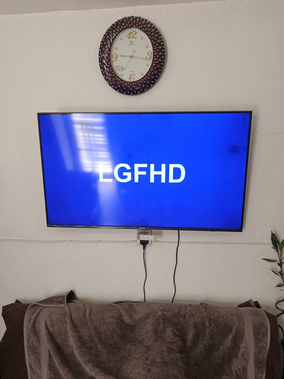 سلام عليكم
بلازمه سمارت نوع LG FHD
جديده 
وياع كارتونته 
شغاله ع فحص تجي تفحصه وتاخذه
حجم 50
للبيع
مكاني بغداد
رقم التلفون:***********
