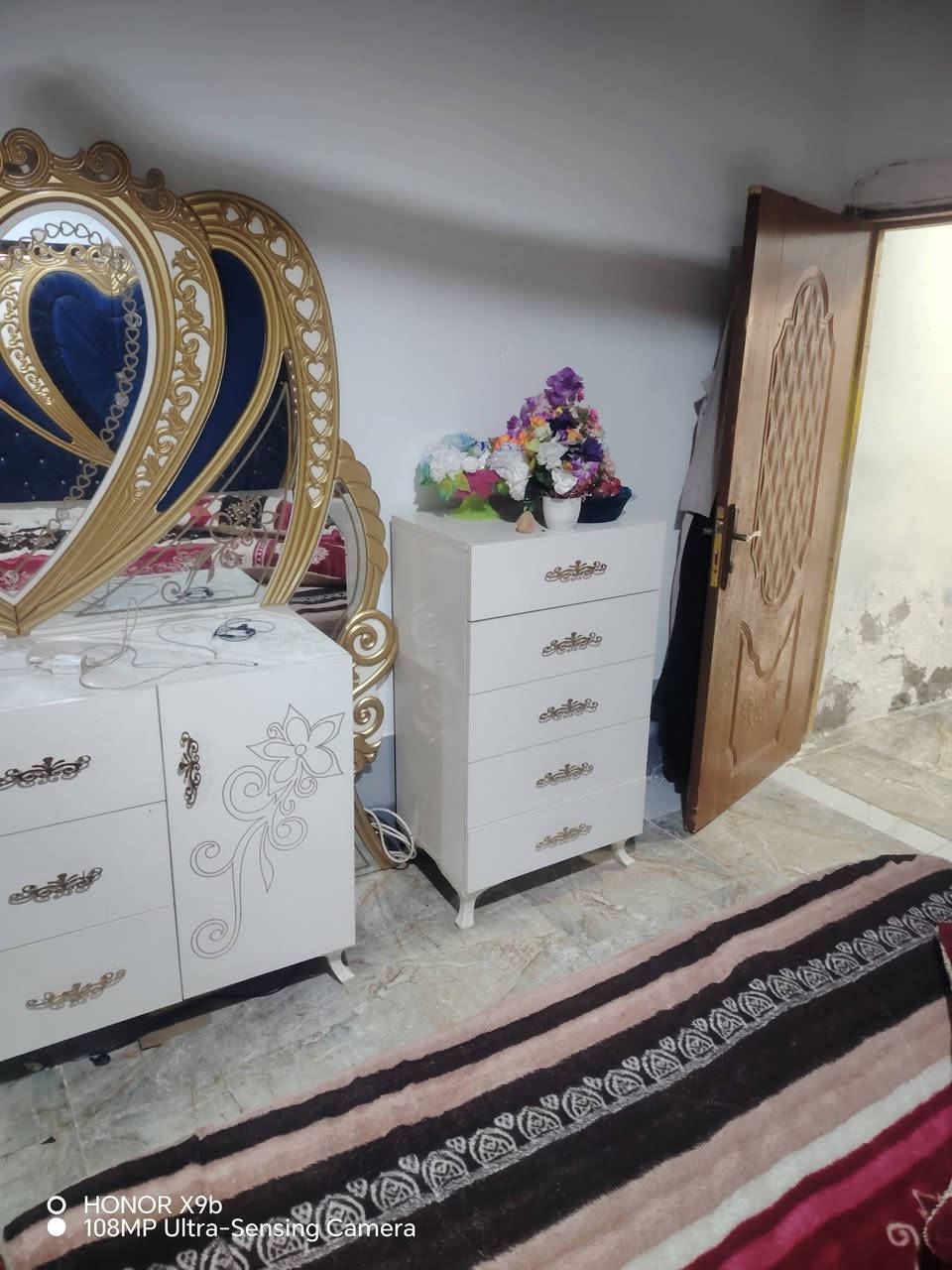 غرفه ٨ قطع • الديوانيه • للبيع