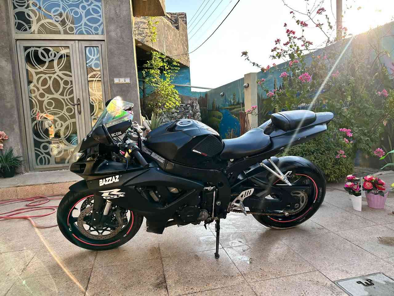 عليها برمجه 3 مودات مكينه ناعمه وتخبل شلعتها تشك الكاع اول ثاني ثالث شرط بطناش ماشيه 62 الف كيلو الدراجه اكفلها كفاله عامه من ناحية المحرك والكير سعرها 34 ورقه مكانها اللانبار الرمادي الدراجه 
رقم تواصل : ***********
