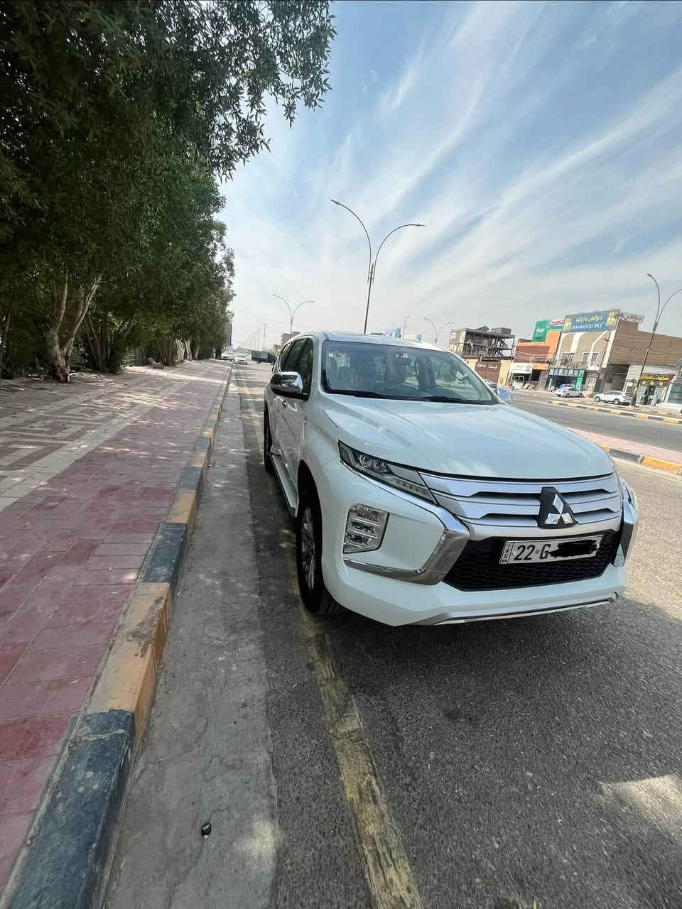 �🔥 للبيع ميتسوبيشي مونتيرو سبورت خليجي 2022 🔥🚘

ميتسوبيشي مونتيرو سبورت – خليجي – موديل 2022

📍 الموقع: النجف الأشرف
🛣️ الممشى: 79,000 كم
⛽ بنزين – V6
🔧 محرك 3.0 لتر MIVEC
⚙️ جير أوتوماتيك 8 سرعات + Sport Mode
🚙 دفع رباعي 4WD – Super Select 4WD-II
👨‍👩‍👧‍👦 7 مقاعد

⭐ المواصفات والتجهيزات:

* 🪑 داخلية مخمل لون بيج
* ☀️ فتحة سقف كهربائية
* ❄️ تكييف أوتوماتيك مع مخارج خلفية
* 📺 شاشة وسطية
* 📱 Bluetooth + AUX/USB
* 🎵 تحكم صوتي من المقود
* 🎚️ Paddle Shift
* 🛣️ مثبت سرعة
* 🔑 دخول وتشغيل بدون مفتاح + زر تشغيل
* 🅿️ حساسات ركن
* 🖥️ شاشة معلومات رقمية
* 🔌 منفذ كهرباء 220V / 150W
* 🛞 جنوط ألمنيوم 18 إنش
* 🛞 إطارات جديدة بالكامل نوع Bridgestone (برجستون)
* 💡 إضاءة LED + DRL
* 🛡️ ABS + EBD
* 🛡️ أنظمة الثبات والسيطرة على الجر
* ⛰️ Hill Start Assist + Hill Descent Control
* 🅿️ Auto Hold + فرامل يد كهربائية
* 🪞 مرايا كهربائية
* 🪟 نوافذ كهربائية
* 🚗 سبويلر خلفي
* 🔒 قفل مركزي

🎁 كامل الملحقات:

* 🔺 مثلث التحذير
* 🧯 طفاية حريق
* 🩹 حقيبة الإسعافات الأولية
* 🔐 كاتلوك
* 📦 كامل ملحقات السيارة
🔑  بصمة دخول عدد 2
📋 معلومات السيارة:

🇮🇶 لوحة أربيل – باسم شركة – نقل مباشر

💰 السعر: 25,000 دولار قابل للتفاوض

📞 للاستفسار: ***********

✅ السيارة خليجي، نظيفة، إطارات جديدة، كاملة الملحقات، وجاهزة للفحص والمعاينة

