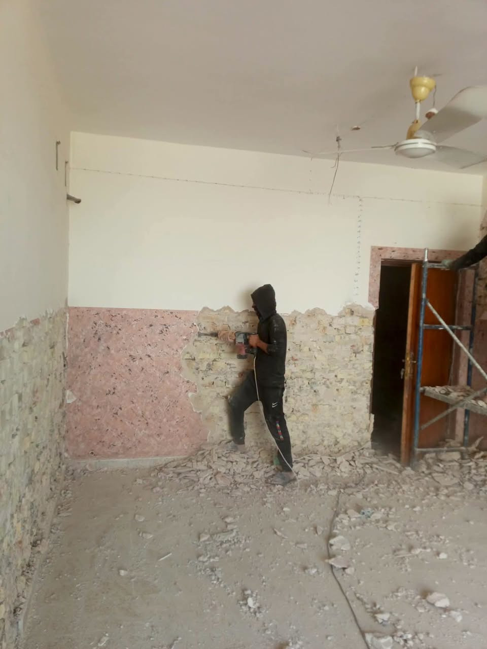 سلام عليكم  / يوجد كادر عمل جاهز/ تصعيد مواد/ تنضيف بيوت/ تفليش/ تكشيط/ تنضيف حدائق/ دفن نهري  / شقلنه ليل ونهار   /ومعداتنه جاهز/ ماعليك بس تصال على رقم  /     ***********
