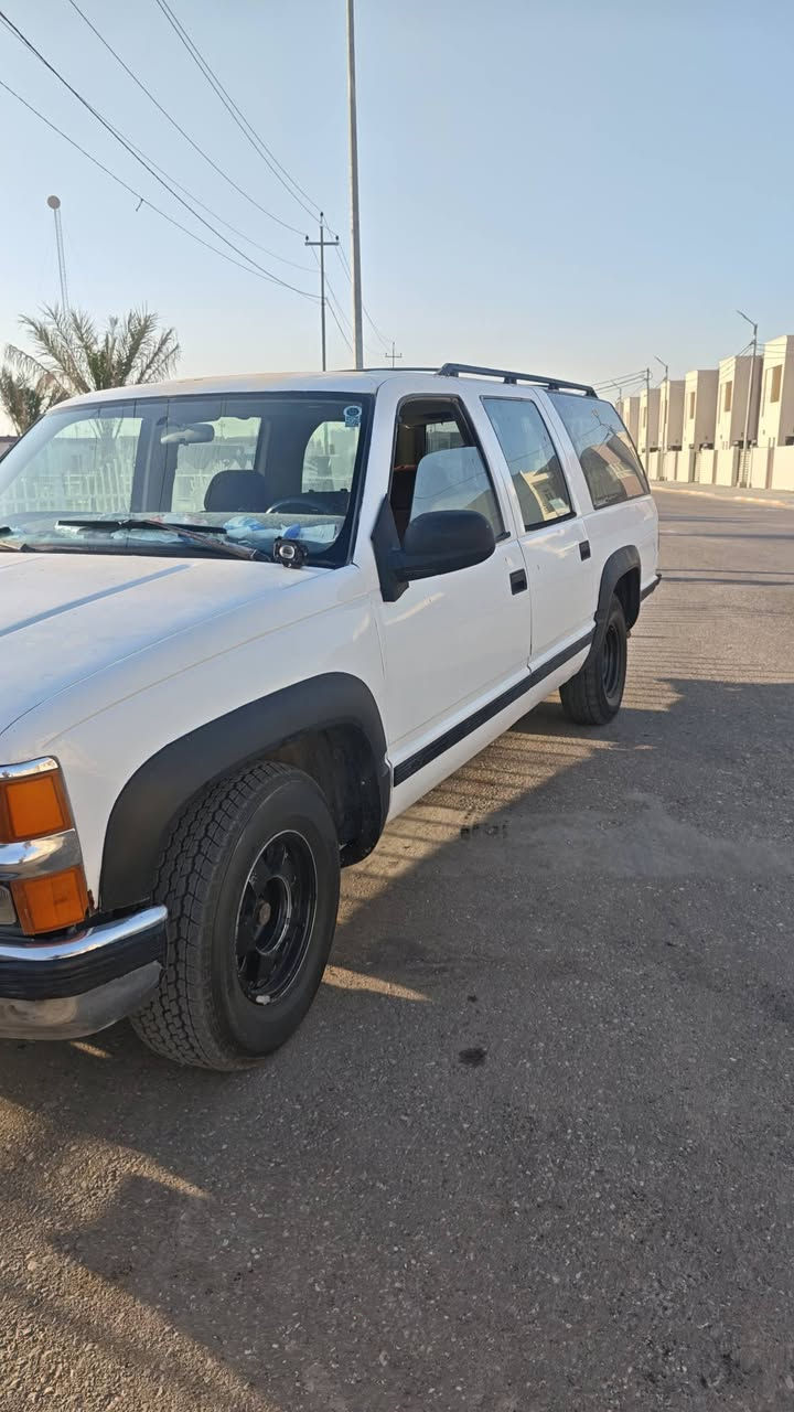 السلام عليكم 
شوفرليت بهبهان 
موديل 1991
مكينه 5300 كير 700 نمره 2 تأخر
حداديه 70 بال 100
سعره 41 وبيه مجال 
رقم نجف بأسمي 
***********
