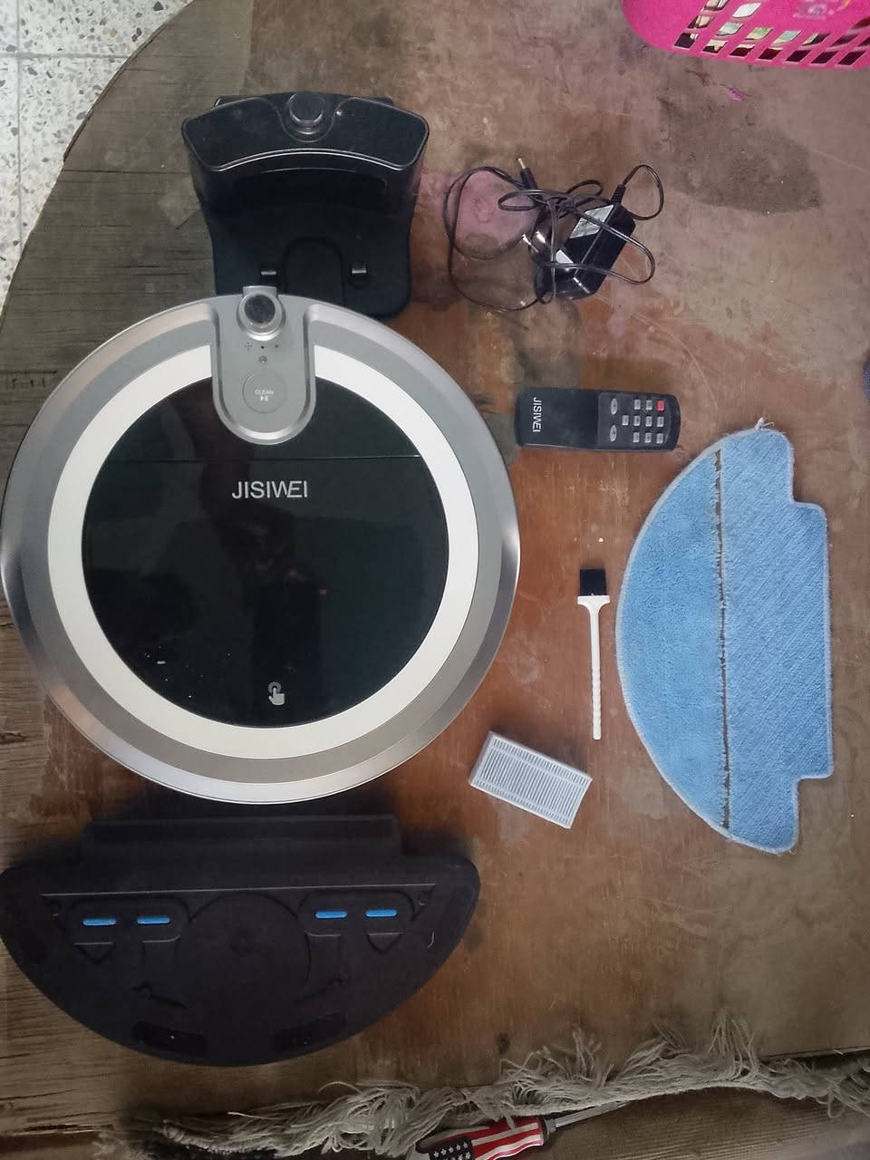 روبوت ذكية من إنتاج شركة JISIWEI، وتحديداً الموديل المتطور JISIWEI I3 Smart Vacuum Cleaning Robot، والذي يتميز باحتوائه على كاميرا مدمجة ونظام أمان منزلي.
روبوت تنظيف كنس ومسح للبيع يحتاجلة بطارية فقط شغال ابيع هيج ع حطتة مكاني بغداد حي جميلة 
***********
***********
السعر 35.000
