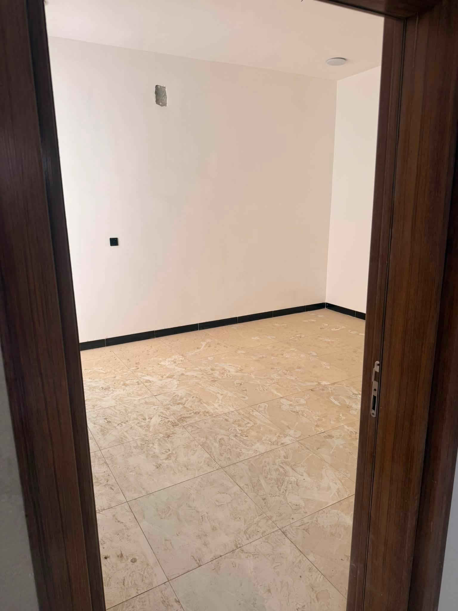 دار للأيجار السماحة ١٢٠ متر مدخلين مدخل مطبخ ومدخل استقبال صاله صحيات عدد ٣ غرف نوم عدد ٣ البيت زيرو ما مسكون الدورة البوعيثة مجمع العدل للأستفسار ***********
