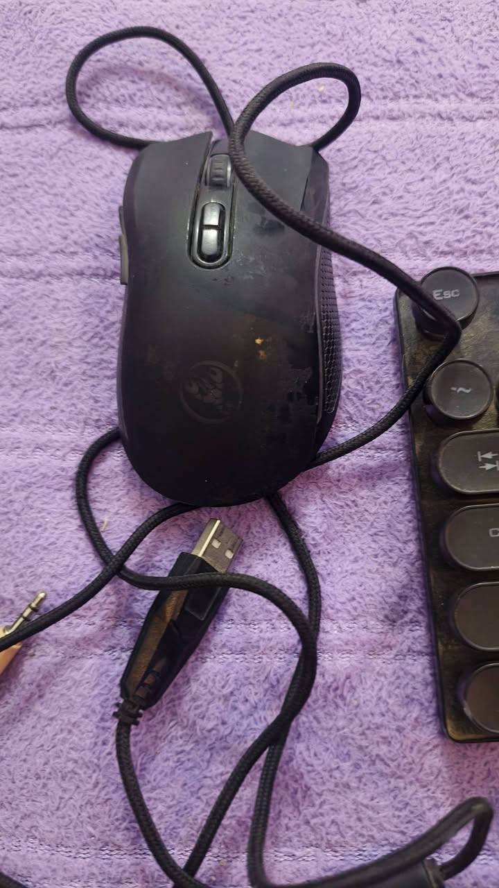 غراض تجميعه pc كلشي بسعره غراض اصليه ومناسبه عنوان البصره *********** اي شي تريد راسلني واتساب مع الصوره
