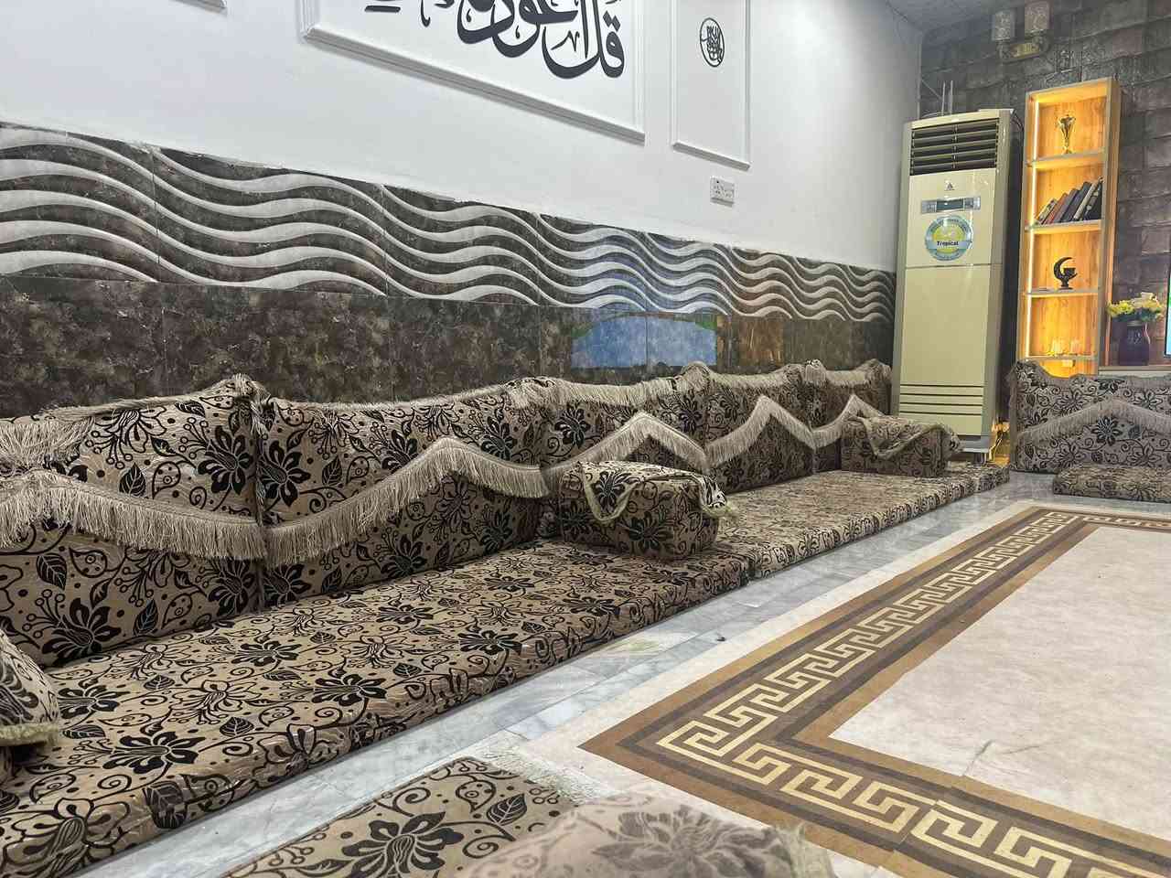 ديوان • ٧ مقاعد • طول ١٤م