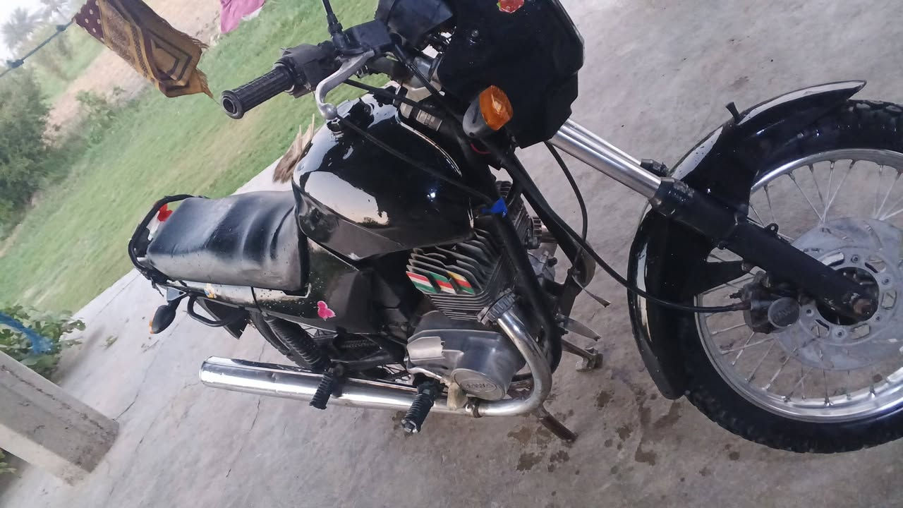 بسم الله الرحمن الرحيم  سلام عليكم جاوه  محسن موديل 2003 للبيع والمراوس السعه مال محرك 350cc يعني طيران معدل180 محرك بستمين  دراجه حلوه ونضيفه تايرات جديد دبلات كلها شغاله سعر 950بيها مجال.
***********
بسم الله الرحمن الرحيم  سلام عليكم جاوه  محسن موديل 2003 للبيع والمراوس السعه مال محرك 350cc يعني طيران معدل180 محرك بستمين  دراجه حلوه ونضيفه تايرات جديد دبلات كلها شغاله سعر 950بيها مجال.
