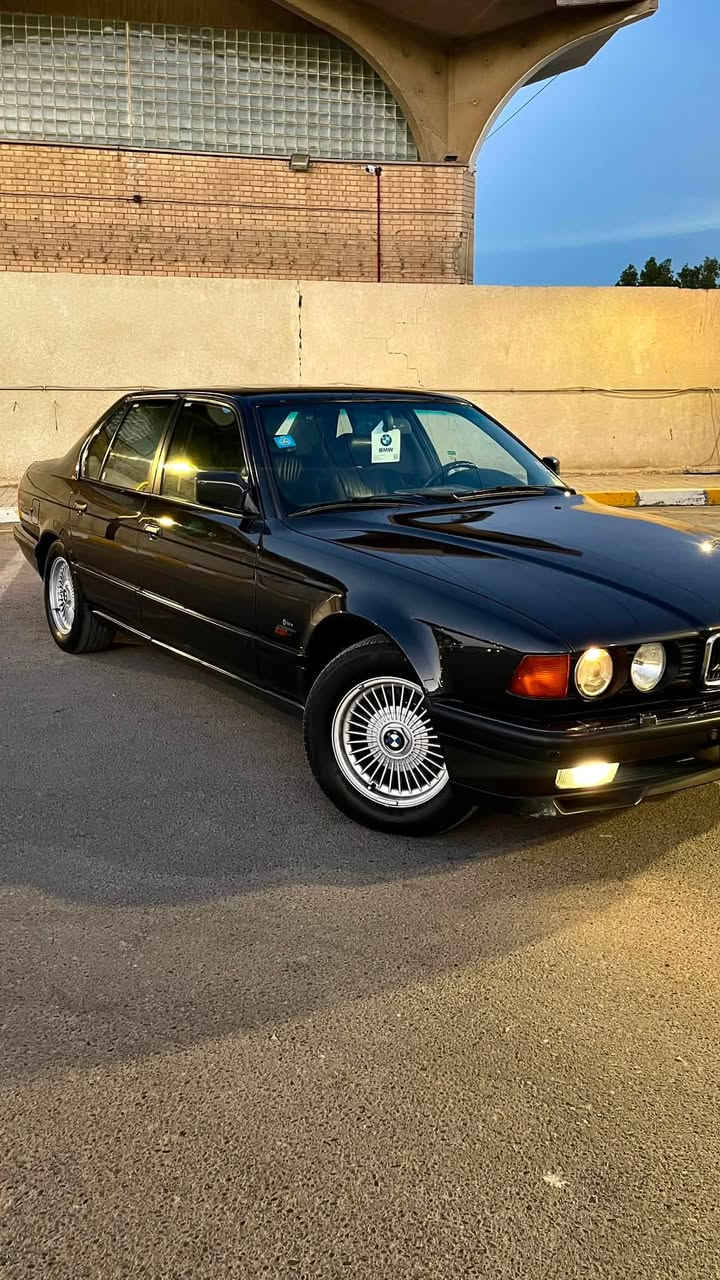 بي ام 740i موديل 1993 فول مواصفات للاخير شاشة وكامره وحساسات وبردات وانظمة قيادة تبريد ثلج اوتو كلشي شغال بيها رقم بغداد بأسمي سنوية وهزه جدد كاملة مكفولة من الضربة فقط صبغ كامل للسياره السيارة جاهزه على اخر حبايه وكلش نظيفة من القليلات بهيج نظافة بدون اي نقص ولا برغي جاهزة للاخير ومكفوله من كلشي مكانها بغداد الدولعي سعر79$ وبيها مجال انشالله 
*********** / *********** محمد
