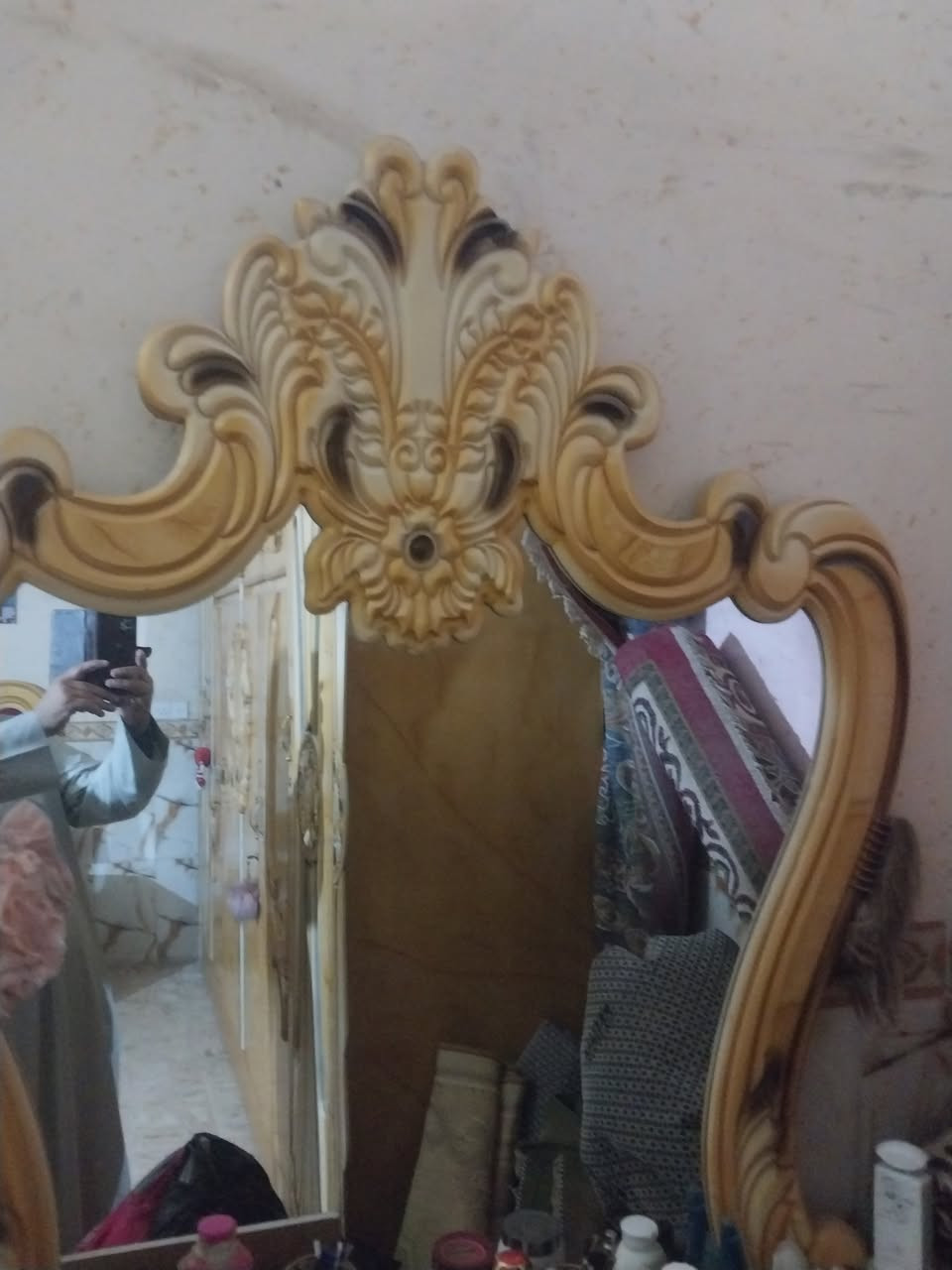 غرفه ٦ابواب ملحق نضيفه ٩٠باالمئه للبيع هاتف *********** النهروان
