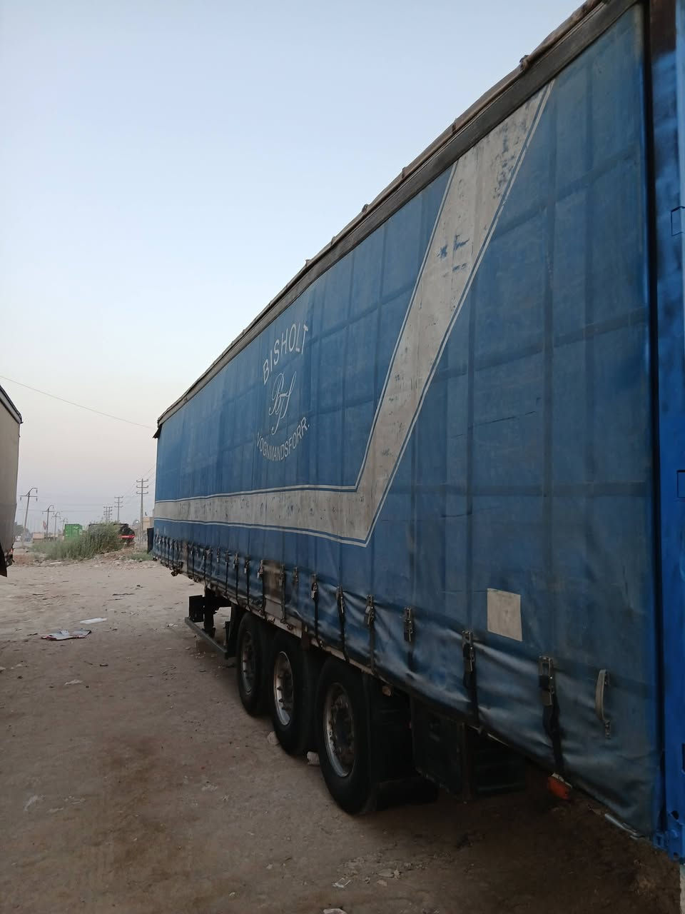 السلام عليكم بسبب الوعود الكاذبه
عربانه شمتز للبيع ارتفاع 185 نص اجانب +محجر 

تسك بريك كهربايات شغاله شاصي مكفول 

تايرات نص عمر السعر 55 ورقه وبيهه مجال قليل

*********** 
***********
