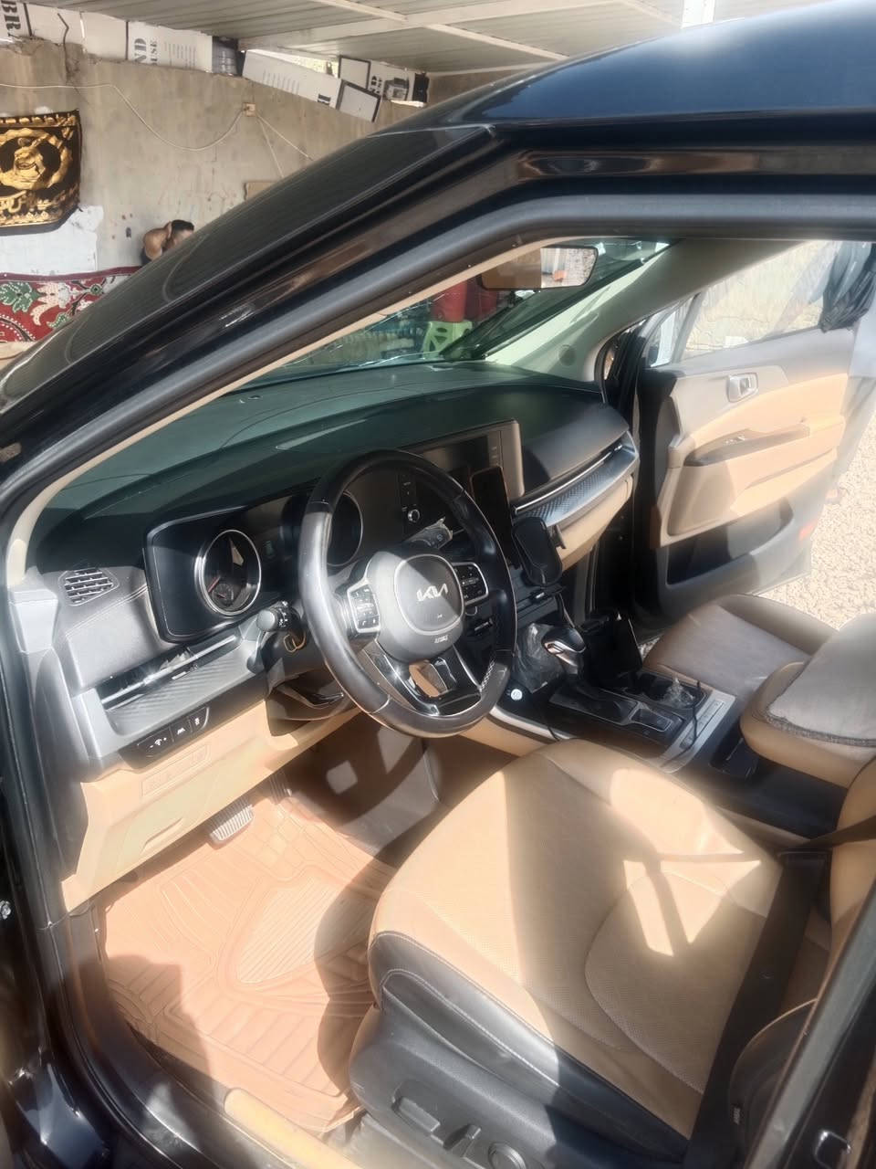 ٢٣ كرنفالي بيع او مراوس امريكيه الحادث قبق جنطه فقط مكاني بابل ***********    السعر ٢٦٠ وبيه مجال بصيط سياره جديده جااااهزه من كولشي اتراي من زاخو للفو شرط تبريد ويه السويج تخم تاير باتري جديد ماشيه ١٠٠  استخدام شخصي
