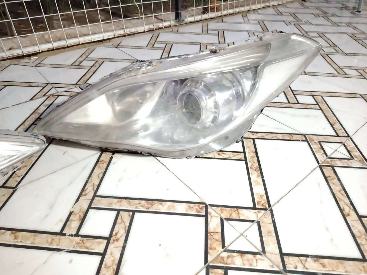 ذني زوج لايت ازيرا ١١ لل ١٤ موديل  قيم واخذهن محوللتهن اقباق كلشي كامل عايزات  جام وكلوبات فقط واحد من  لدات ضعيف شويه ***********

