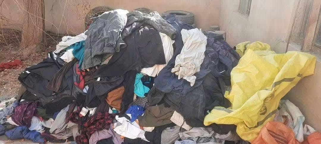 سڵاو هاوڕییان
خوای گەورە رزقی حەلالی هەموولایەک زیاد بکات 
هەرزانی و تاڵانی 
 بڕیکی زۆر بالەمان هەیە بەشلیف ئەیفرۆشین هەر بەرێزیک ئەیەوێت ئەتوانیت بەدلی خۆی شلیف پڕ بکات 
جلی پیاوان مناڵان ئافرەتان 
هاوینەو زستانەشی تیدایە 

لە سمودین

***********
