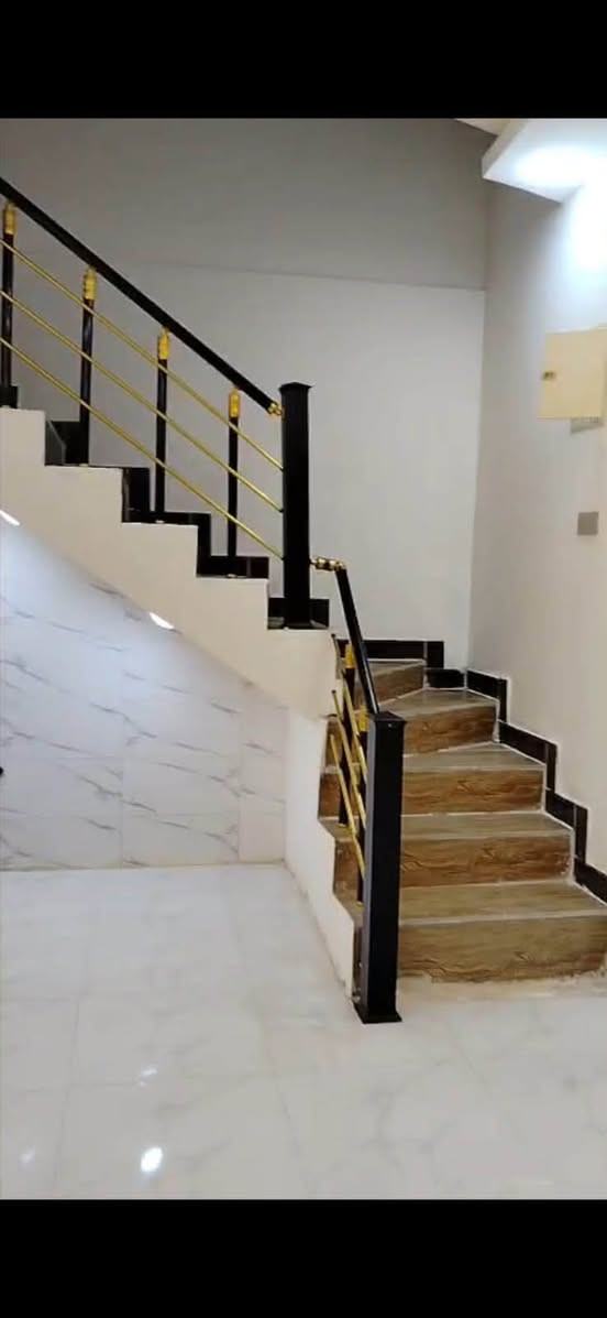 السلام عليكم
يوجد للبيع بيت مساحه ١٠٠متر 
طابو زراعي سند ٢٥ تحويل مباشر
العنوان /بابل النيل حي موسى الكاظم قرب مخازن بيت مرجان 
يباع نقد او قسط 
للاستفسار خاص 
او الاتصال ع الرقم ‭***********‬
