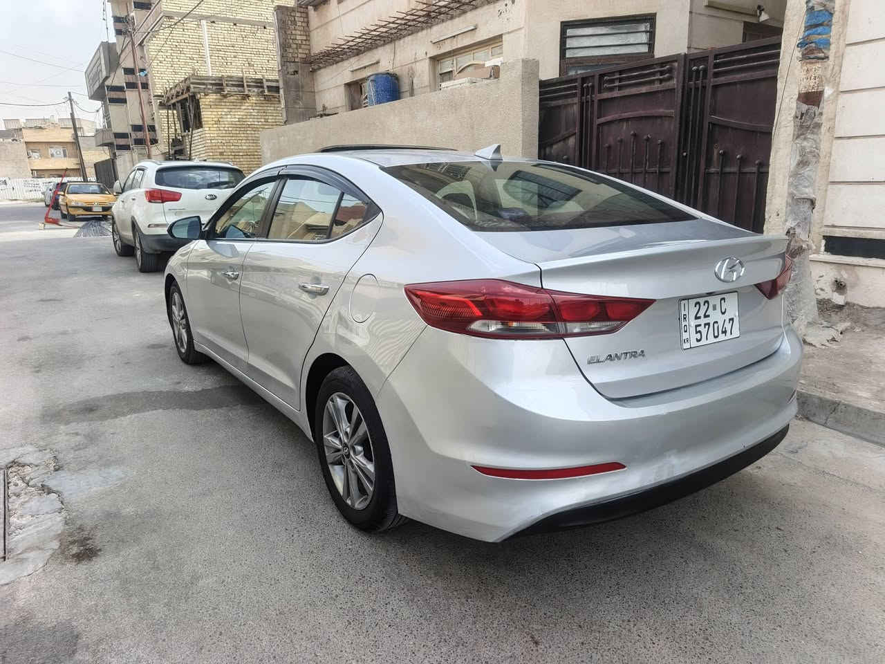 سلام عليكم النتره البيع موديل 2017حادثهة فقط خشم الجاملغ الامامي بدون دواخل بدون ايرباك السياره فول مواصفات فتحه بصمه كشن كهرباء السياره جديده كلش رقم اربيل بأسمنه تحويل مباشر بيهه قطعتين بدون ضربه رشه مال تكشير كلش بسيط السياره معروضه 115 اوبيهة مجال كلش بسيط العنوان بغداد الدوره. ***********
