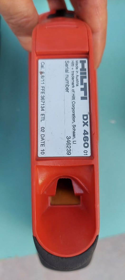 السلام عليكم اخوان  متاح 
مسدس بسمار DX460  نمساويات اخو الجديد 
العدد ٣ قطع سعر القطعه الواحده ١٧٥ الف 
+ اربع براين هلتي ٨ملم قطعتين و١٢ملم قطعه و١٥ملم قطعه سعس القطعه ١٠ آلاف 
المكان بغداد الزعفرانيه *********** متواجد
