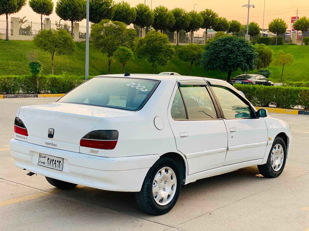 سڵاوی خوای گەورەتان لێبێت
بیجۆ 307 مەكینە سپی
گێڕ عادی جام كارەبا
چوار تایەو ویل لۆك
پێشو دوای كەپسە
سەقفو شانی لۆك
كارەبای و هەموشتێكی ئیش ئەكات
ئارمی هەبو ون بوە بە علوجی ئەیفرۆشم
كەفیلی ماڵی مەدەنیو كێشەی یاسای نە بێت
سعری ۹   ورەقە مەجالی برایانە 
وەك رەسمەكان نەبو پارەی ڕێگاگەت حایدی من
لە سلێمانیم
***********
