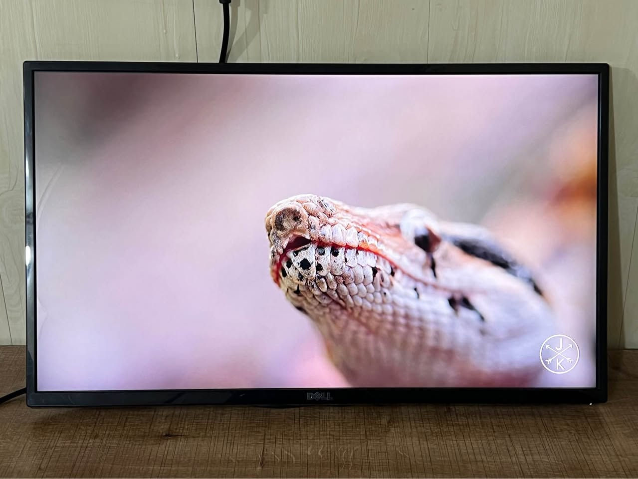 Dell monitor
27 inch flat
Full HD (1080p)
75 HZ refresh rate

زۆر پاك و خاوێن بێ كێشه‌ ستاندی سه‌ر مێزی له‌گه‌ڵ نییه‌ , ته‌نها به‌ دیوار هه‌ڵئه‌واسرێت , كارتۆن و كێبڵ و برغوی به‌ستنی له‌گه‌ڵه‌

كلش نظيف و مرتب تجى وياة ستاند للحائط و كرتونة و ملحقاتة مع كبلات وبراغي التثبيت

+9647502396988
0️⃣7️⃣5️⃣0️⃣2️⃣3️⃣9️⃣6️⃣9️⃣8️⃣8️⃣
WhatsApp / Telegram / Viber كويسينجاك, أربيل
