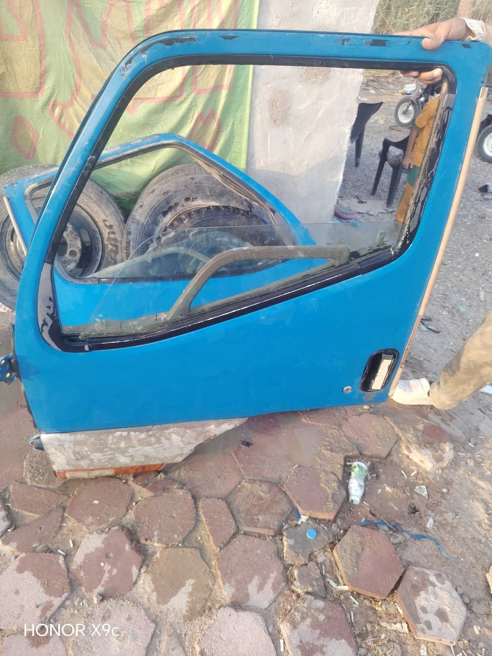 بيبان بزون بدون صبغ
تخم تاير ٦عدد حجم ٦٥٠.. للبيع 
مكان كوت مركز مدينة 
***********
