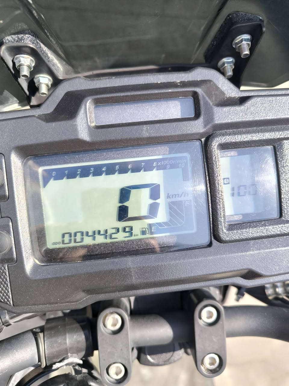 ماطور جديد كلو شغال ما ناقصا شي ممشى قليل للبيع السعر 700$ دولار قفل الشراي يتواصل خاص ***********
