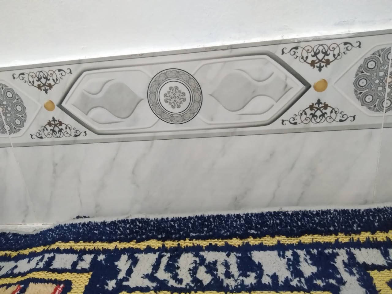 سيراميك أرضية ٥٠×٥٠ • ١٤ كرتون • سيراميك ازارة ٦٠×٣٠