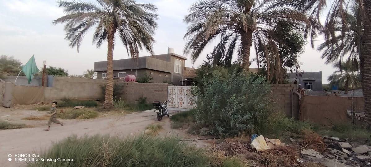 يالله بيت طابق واحد 1100م مساحه البناء 150م طابو زراعي سند ٢٥ منطقه براهيم الخليل
خدمات كامله منطقه سكنيه  
علمن البت بالكامل مرمر مثل ما موضح بالصوره
غرف نوم عدد 2
استقبال 
هول 
مطبخ 
صحيات عدد 2 خارج.   داخل
للسفسار ***********.  ***********

نص مكتوب في الصور:
- O HONOR X9b
- 108MP Ultra-Sensing Camera
- HONOR X9b
- O HONOR X9b 108MP Ultra-Sensing Camera