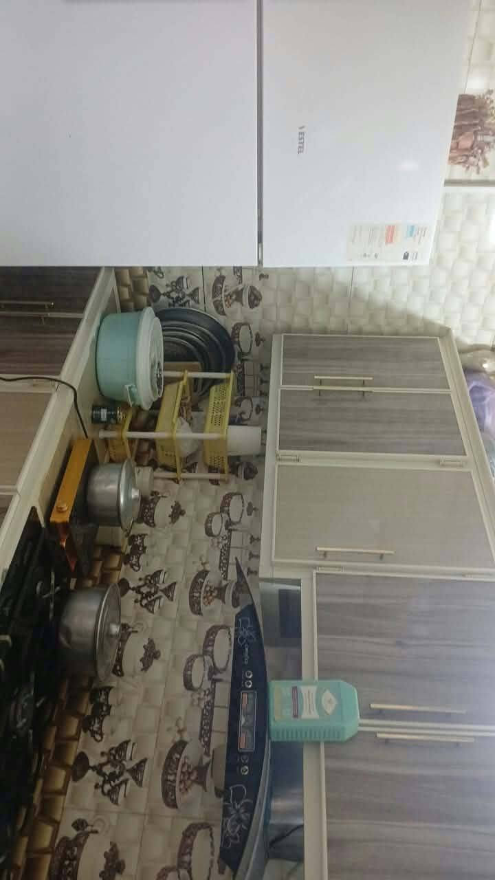 بيت للبيع المساحه 100 متر السعر 25 وبيه مجال للشراي يدلل موقع البيت حي الزهراء على شارع الشريفات مراجعة الرقم *********** يوجد لدينا عقارات اقصاد ونقد وقطع

