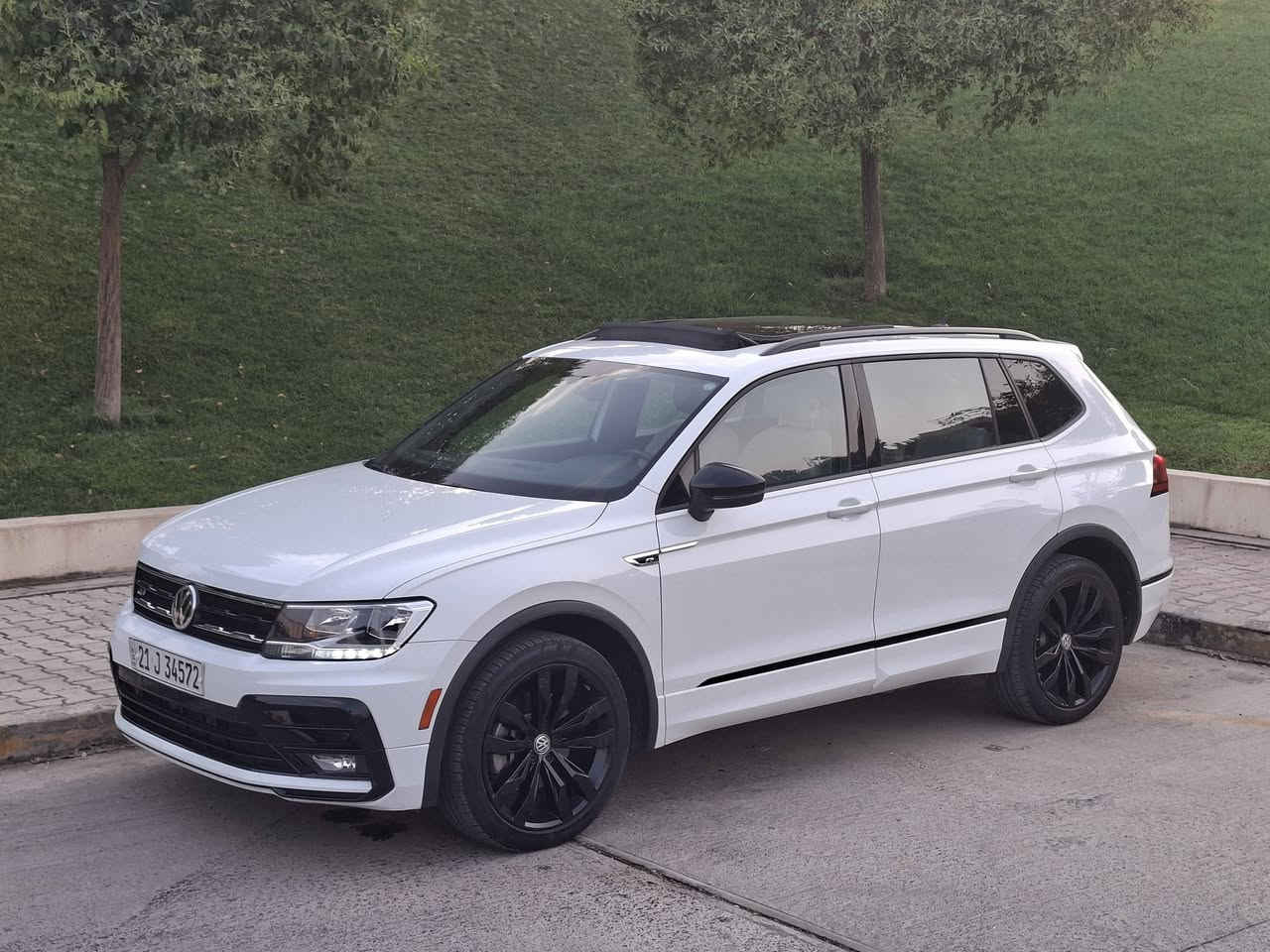 بسم الله الرحمن الرحيم
VOLKSWAGEN TIGUAN SE R Line BLAKE 2021

 
فولكسفاغن تيكوان R Line BLAKE 2021  السياره 7 راكب لون ابيض داخل ابيض ماشية 43 الف  فول مواصفات بانوراما شاشة جبيرة كامرا بصمة أبواب بصمة بريك بصمة رادار امامي رادار جانبي  حساس خلفي امامي كوشنات كاربا كوشنات جلد تدفئة تبريد قطعتين ويل كب تخم تايرات جديد السياره حيل نضيف جاهزه مابيها اي نقص بشرط كير محرك ايرباك كله بشرط السيارة بدون صبغ حتى دعاميات بلادي رقم شاصي موجود بالمنشور مكاني سليمانية السيارة بسمي للاستفسار ***********سعر
