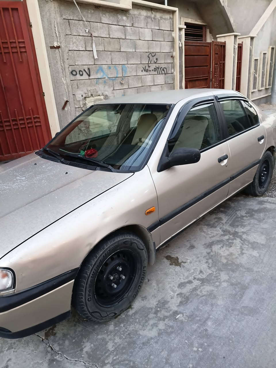 نيسان بريمير.  سياره حيل نضيفه محرك ١٦ مكينه جديده سياره وضع شركة السعر ٤٢  الرقم ***********
