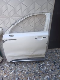 عندي باب سورنتو  من موديل 2021الى 2025 مكاني بغداد 07729707268