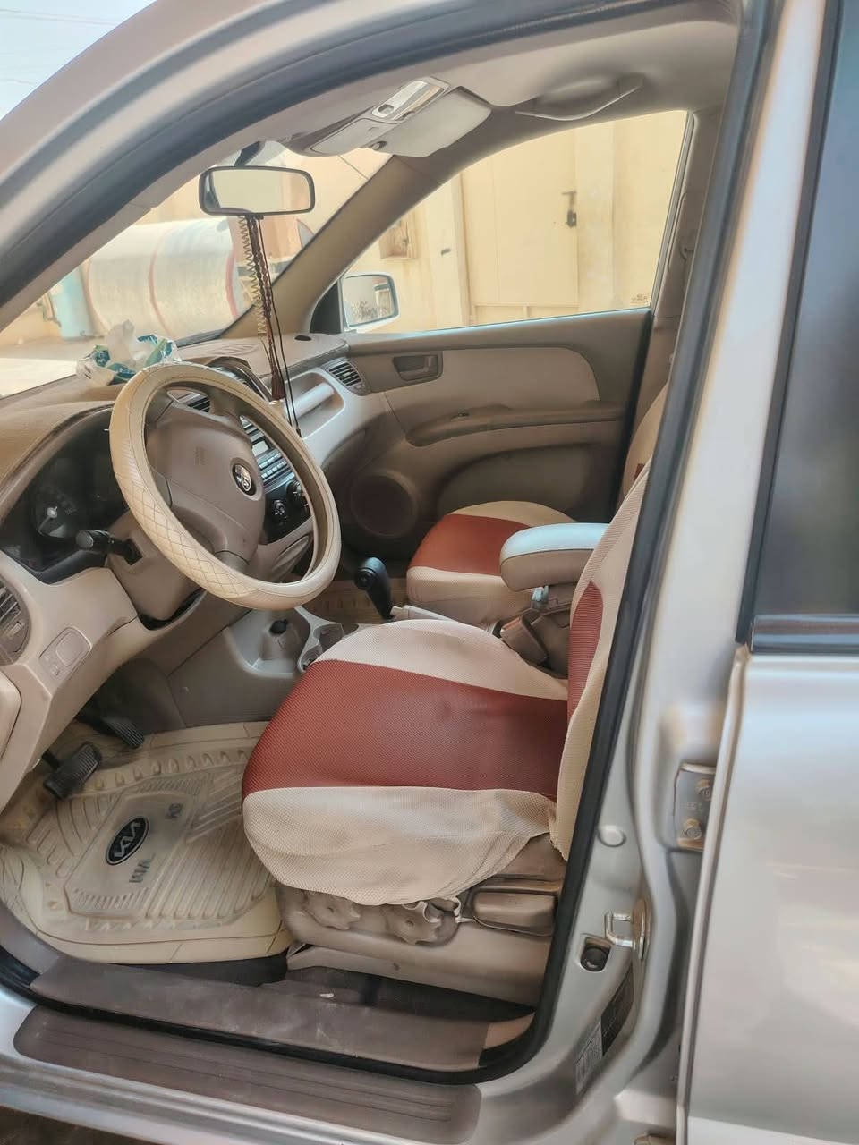 السلام عليكم
كيا سبورتج خليجي محرك 2000 موديل 2010 كير محرك  على وضع الشركة  ملاحظات بسيطة للأستفسار اتصل على الرقم ***********
