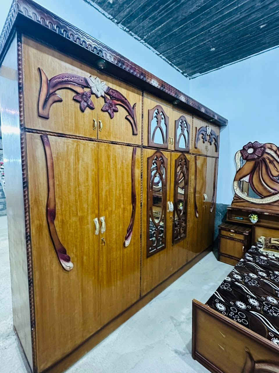غرفة نوم • ٥ قطع • للبيع