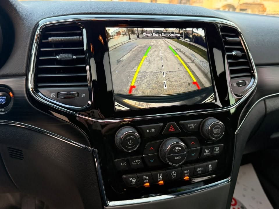 جيب ثمانينية بدون ايرباك ماشية ٦٦ ميل مشي امريكا 

موديل  2021 

محرك V6  3.6L 

* المواصفات :

* نسخة ال 80th Anniversary 

* رادار امامي مع مانع تصادم . 

* ⁠رادار جانبي نقطة عمياء .

* ⁠رادار توقف ذاتي خلفي .

* اصطفاف ألي ( اوتوپارك ) . 

* تحذير الخروج عن المسار . 

* نقطة عمياء .

* دفع رباعي 4x4 . 

* فرش المقاعد من الجلد . 

* المقاعد الأمامية تدفئة . 

* المقاعد الأمامية كهربائية .

* ذاكرة لحفظ وضعيات الجلوس . 

* المقود تدفئة

* المقاعد الخلفية مع تدفئة . 

* ويل قياس 20 انج .

* تدفئة ستيرن . 

* فتحة سقف  .

* شاشه كبيرة 8.4 انج .

* نظام الخرائط (GPS) . 

* نظام خاص للطرق الوعرة  

* المصابيح الأمامية مع LED لايت . 

* كشافات الضباب  

* تشغيل عن بعد .

* صندوق كهربائي .

*  حساسات أمامية عدد (٦) . 

*  حساسات خلفية عدد (٦).

* كاميرا خلفية .

* مرايا قلاب بخاصية التعتيم الذاتي .

* بلوتوث تلفون . 

* محدد سرعة ذكي . 

* نظام تشغيل واطفاء اوتماتيكي للمحرك للتوفير من صرف الوقود . ( Auto Start System ) .

* نظام بريك اوتماتيكي ( Auto Break System ) .
* ⁠
سياره جاهزة بدون اي نواقص وصيانتها بالشركة وبإسمي

للأستفسار الاتصال   ***********
 
بغداد - المنصور
