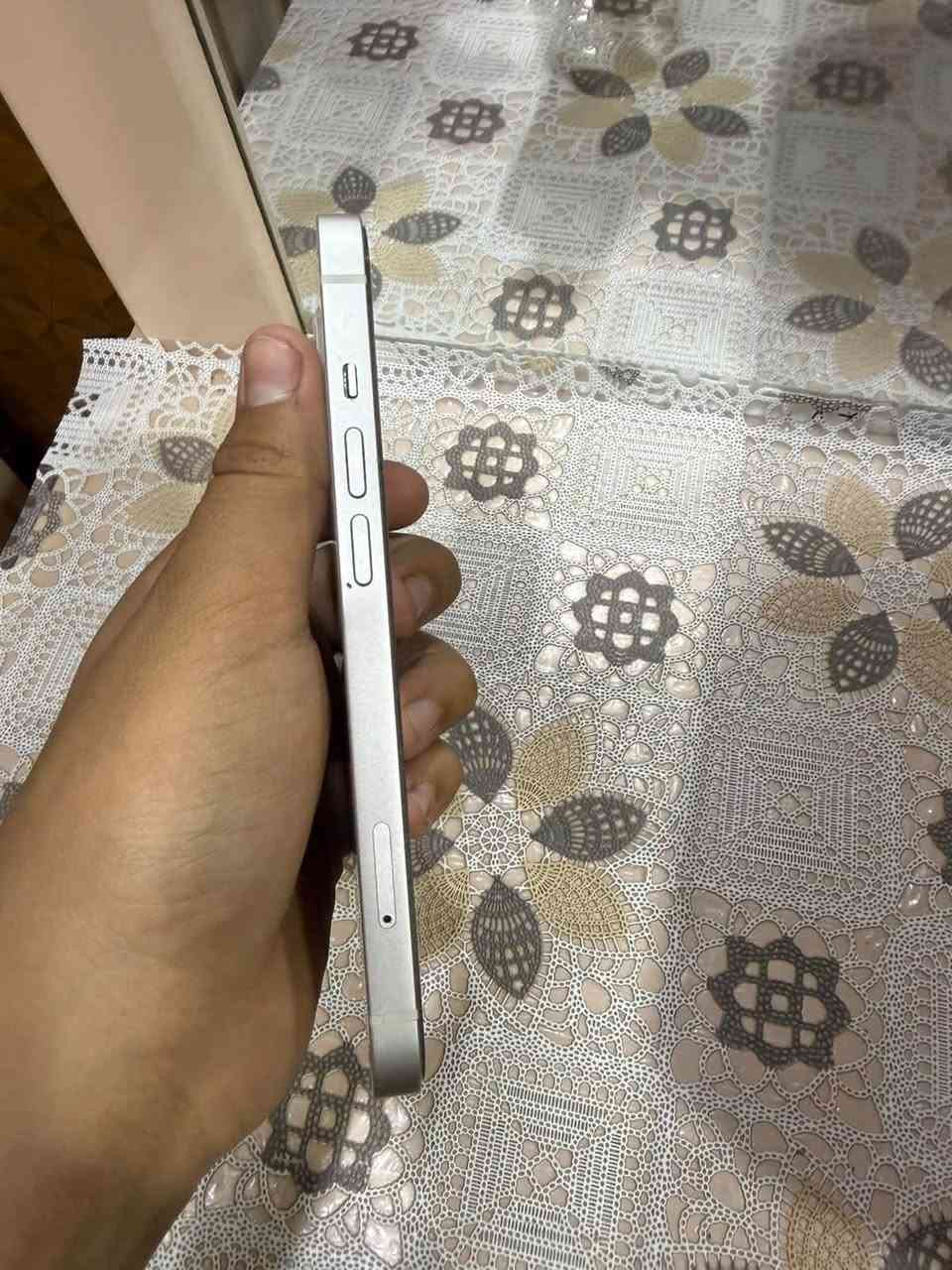 سلام عليكم
آيفون ١٣ عادي 
ذاكره ١٢٨ 
دبل خط شرق اوسط لون أبيض جهاز نضيف كلش 
بطاريه ٨٠ بلاد كلشي ما مبدل بي شلع جهاز نضيف كلش بدون كارتون فقط جهاز و حافضه السعر ٤٢٥ و بي مجال قليل الرقم *********** العنوان البصره القبله حي القائم
