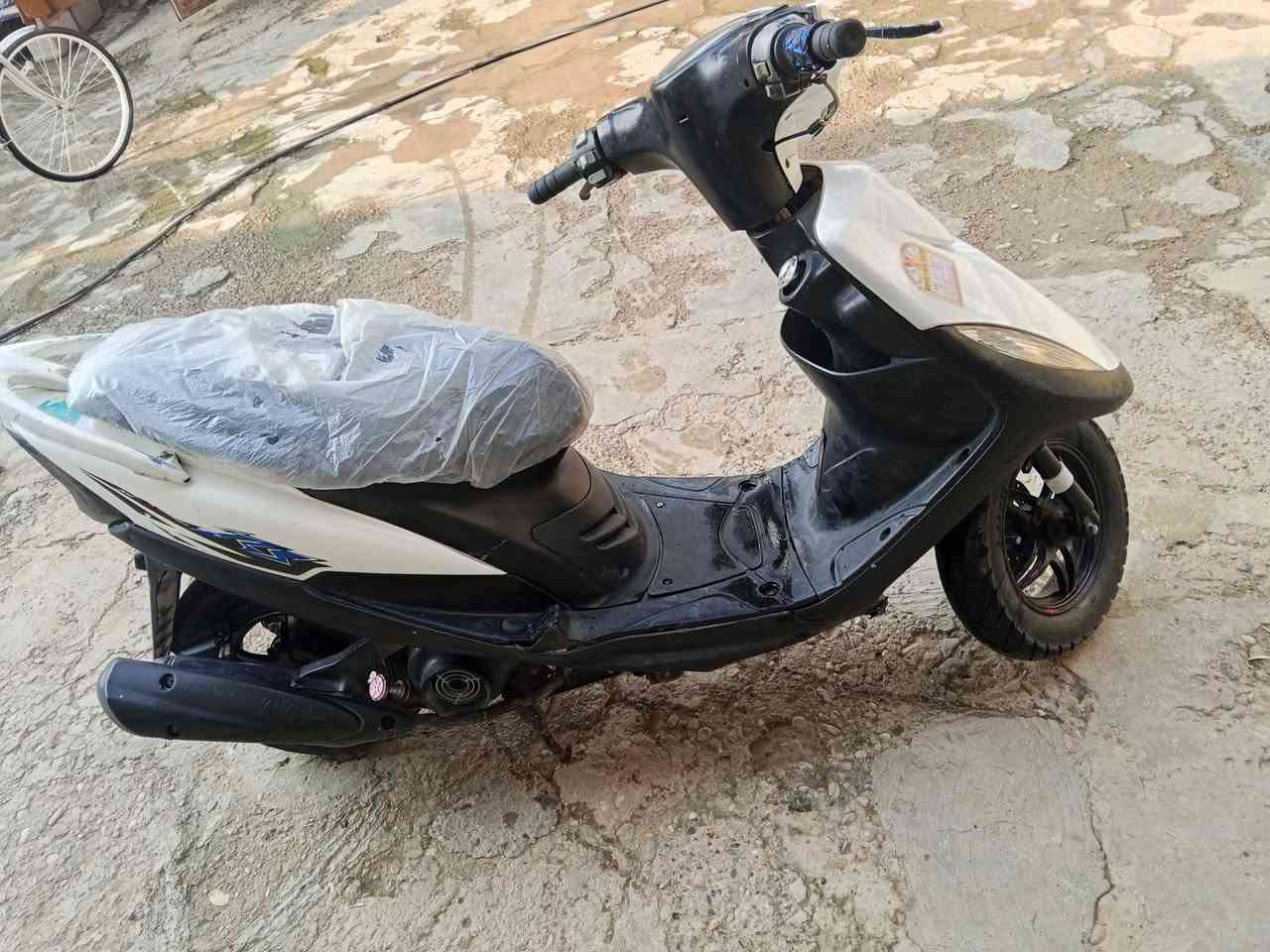 ماكس عدلة • ورقة • منفيس
