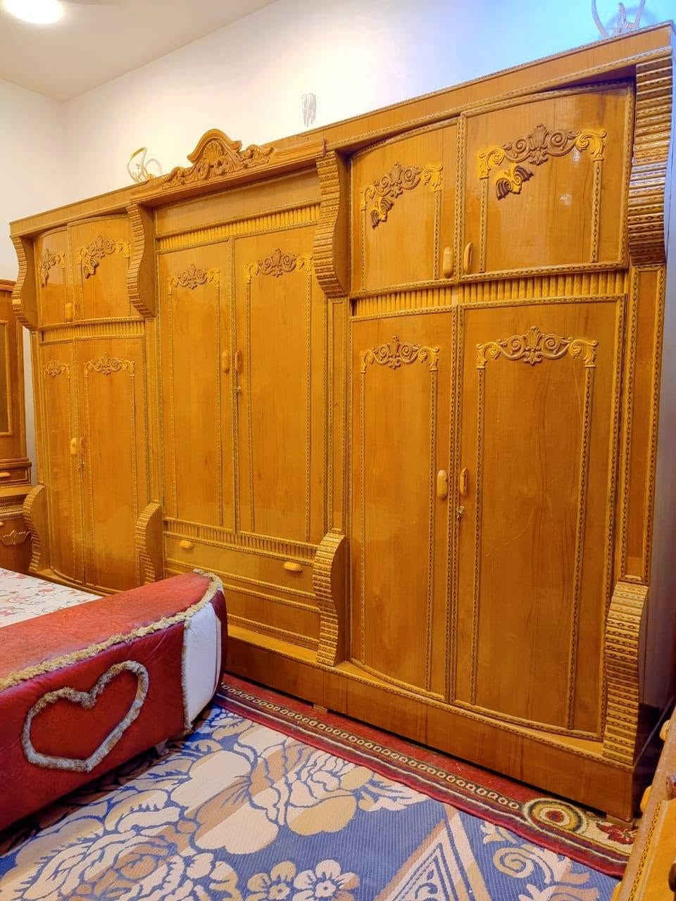 غرفه للبيع ام مسرح ام السته طابقين ملحق تزكام داخل وخارج صاج ضهر جمبر ضخمةكلش زاويه كنتوريه طابقين ملحق مع شازلون غرفه جديده وحلوه المكان ديوانيه حي العسكري للاتصال على هذا الرقم ***********
