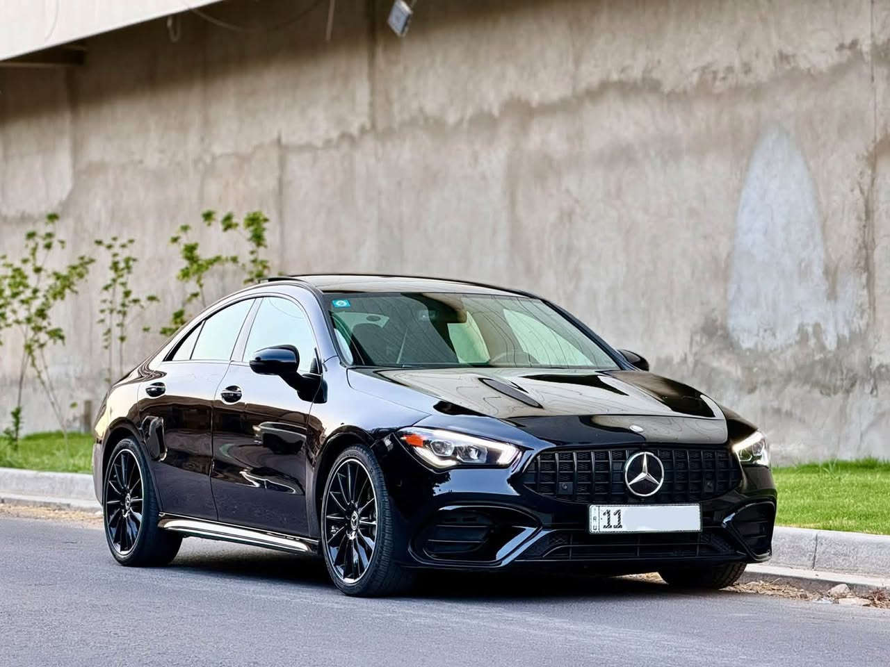 مارسدس CLA 250 
موديل 2022 
لون اسود 
ماشيه 37 الف كيلو 
عليها كت AMG  63
بانوراما 
جلد + شاموا 
داخل الوان متغير 
كشنات تدفئه 
وضعيات قياده 
رادار امامي + جانبي 
مري شفط 
سايد بريك كهربائي 
ويل amg 
تخم تاير جديد 
 
بيها صبغ 4 قطع حادثها جاملغ وبنيد + بابين صفحه الراكب ونصبتها حلوه رقم بغداد 

السعر ( 215 ) مكانها زيونه 

***********
