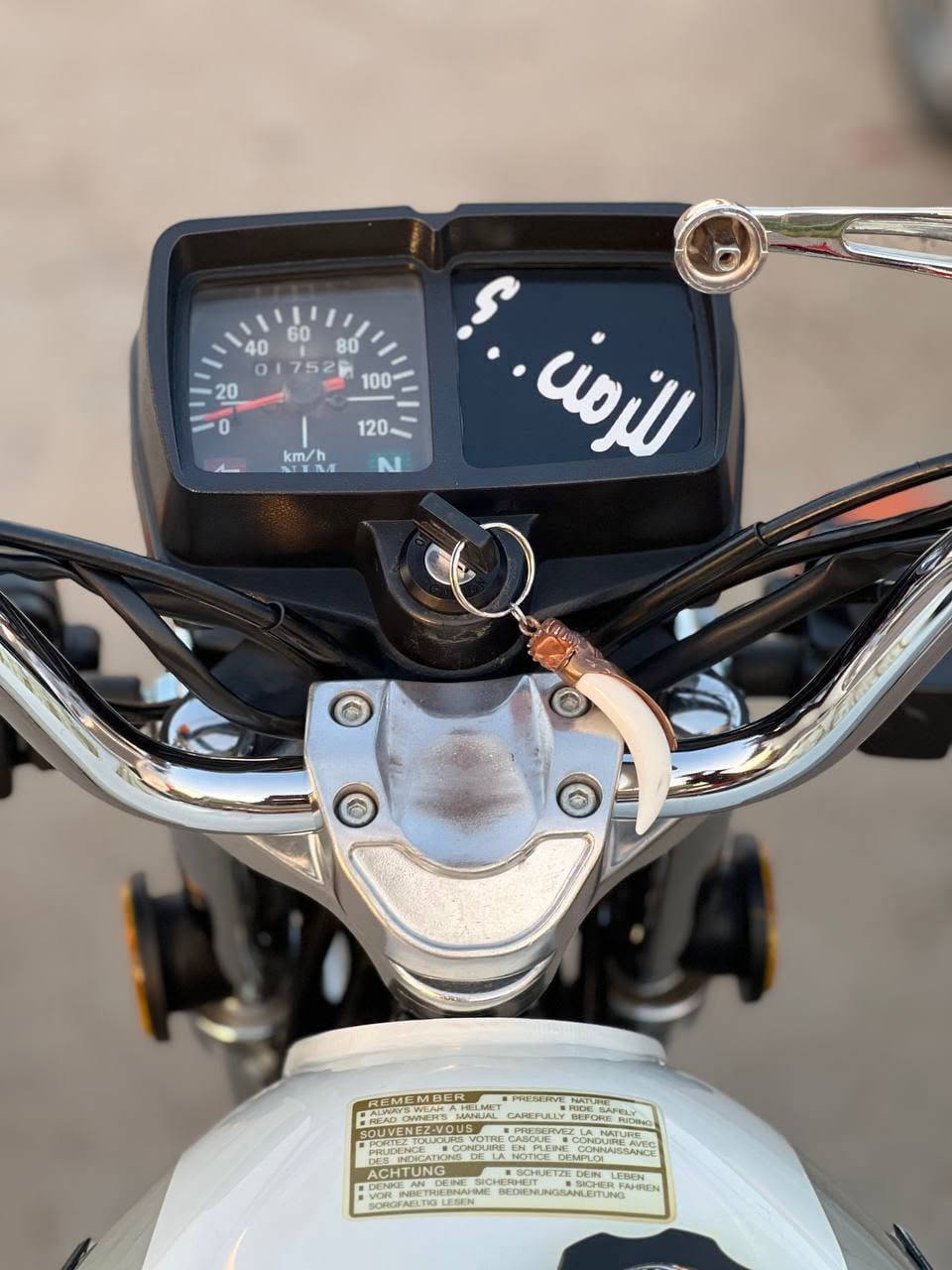 سلام عليكم اربعه گير للبيع سگنر
مديل 2025 طالعه بل 2026 جديده كلش 
ماعايزه برغي جاهز لل ترقيم 7 ورقات بيه 
وجاهزه من كلشي رقم الهاتف *********** 
مكان نجف عباسيه سعر 850 وبيه مجال
