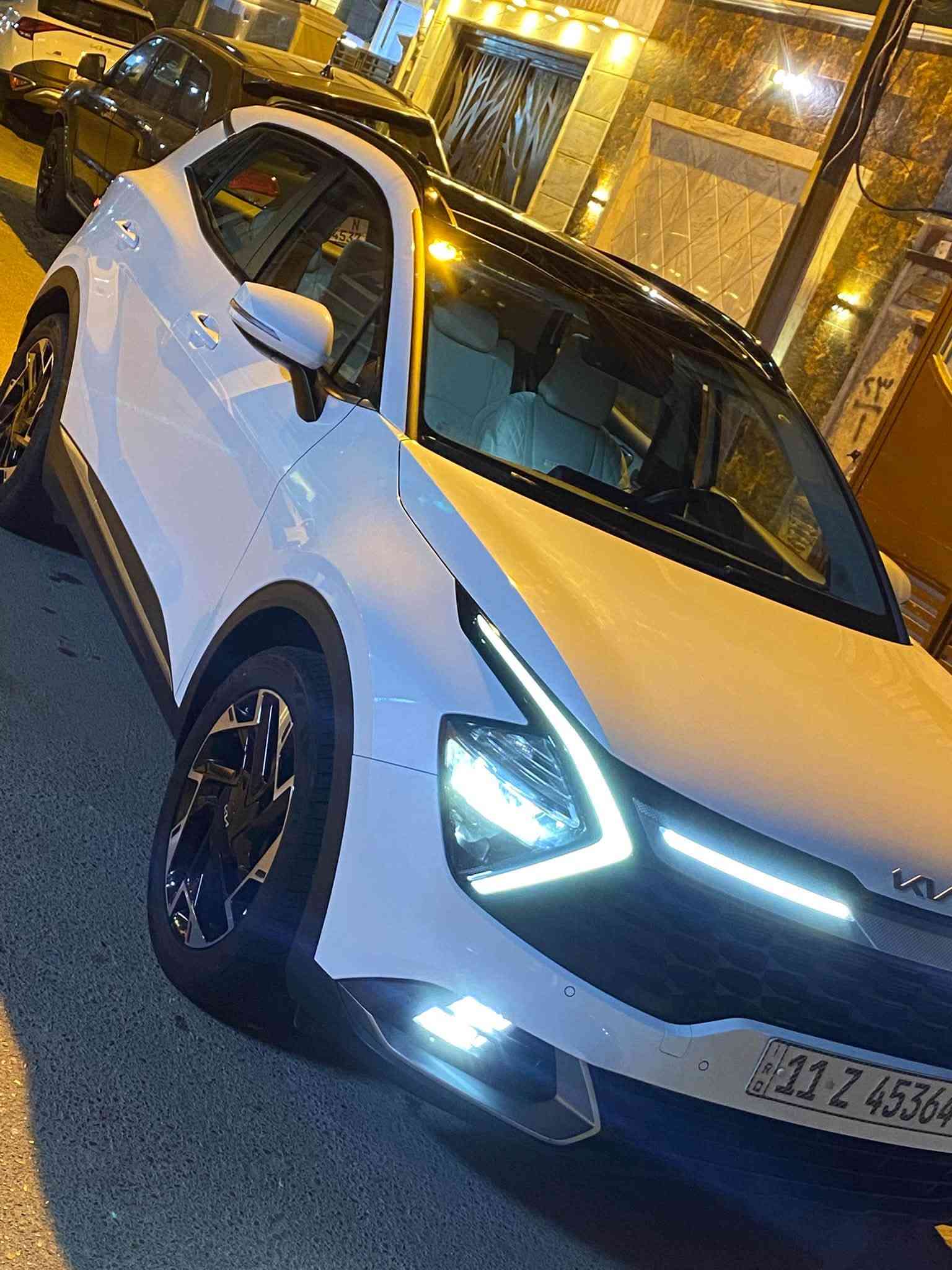 سبورتج موديل 25 خليجي ضمان كيا فول مواصفات رقم بغداد باسمي اخت الزيرو ماشيه 9 الاف 
المواصفات 
1- فتحة سقف بانوراما
2- بصمه تشغيل وابواب
3- جنطه كهرباء
4-تدفئه مقاعد والمقاعد كهرباء
5- تدفئة ستيرن وفول تحكم ستيرن وشفتات بالستيرن 
6- كروس سرعه 
7-شاشه ديجيتال متصله وابل كار بلي
8- مود درايف وهاندبريك دكمه واوتو هولد ومانع انزلاق ومانع انحدار 
9- قطعتين تبريد
10 - لايت زينون وليد وبك لايت ليد وبروجيكتر وليد بالشباك 
السياره داخل بيجي اصلي ومغلفه تغليف ب 250 الف ومكفوله السعر 229 وبيها مجال رقمي ***********
مكاني بغداد
