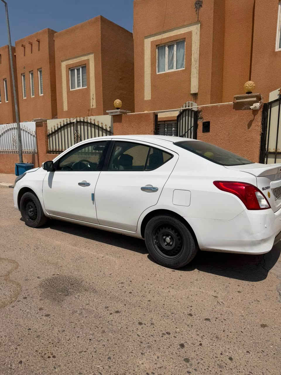 نيسان صني مصري ٢٠٢٥ 
ماشيه ٥٦ الف 
بيها البنيد مبدل والچاملغات الكدام بيهن بارد 
الضربه ما واصله للشاصي ولا للمحرك والراديتر الضربه سطحيه 
والبقيه مكفول 
حدادية جديدة والكاعية مجلده 
واتس اب *********** فقط Singapore
