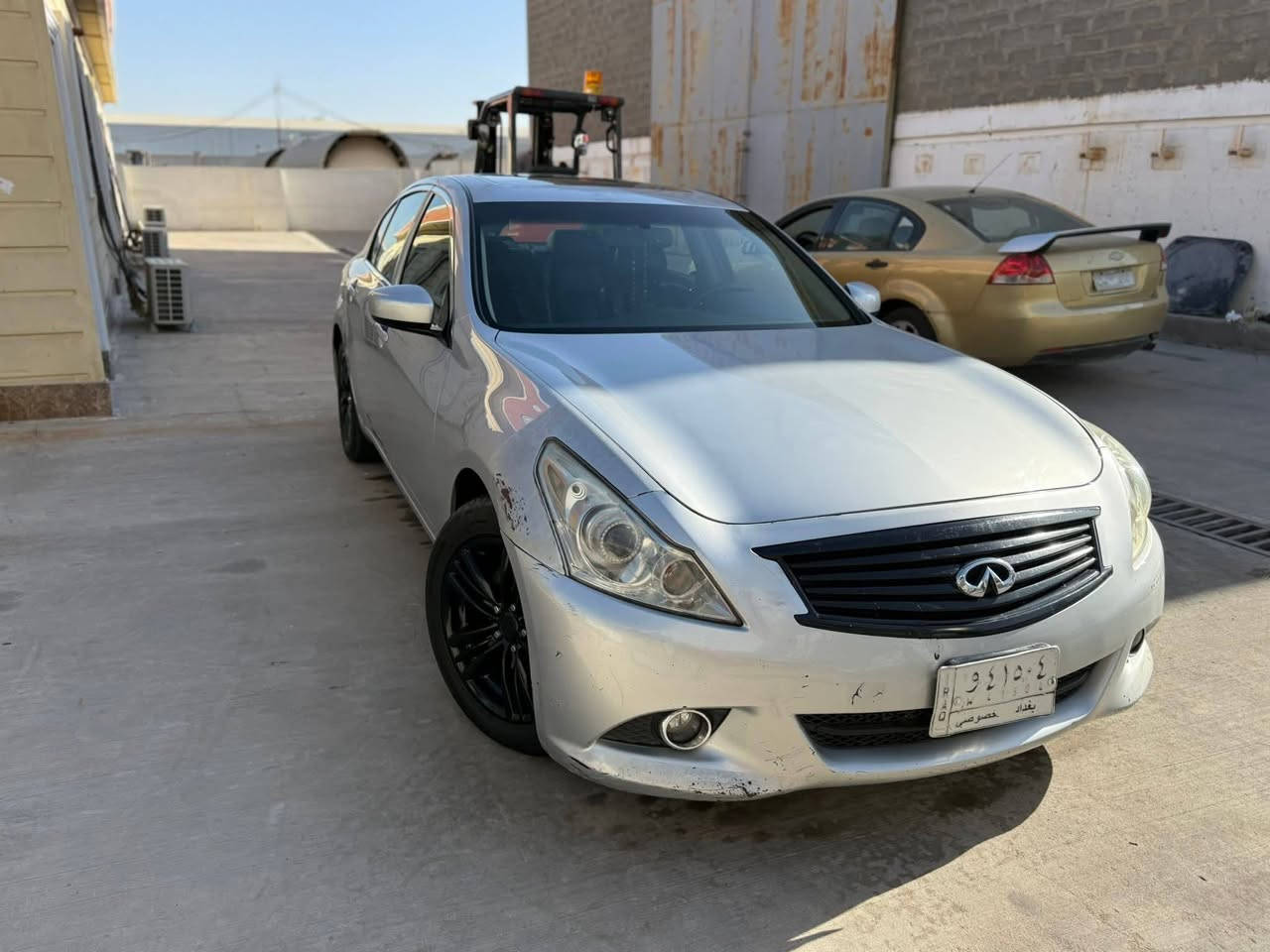 السلام عليكم
نيسان انفنتي  G37x_ موديـل 2013 وراد امريكي. غرق مبدل ضفيره بلاد. 
الجنايه يعرفون مواصفاتها 
سياره جاهزه 

كير مكينه بحاله جيده .. 
تدفه تبريد ثلج❄ 
غرفتها نضيفه بالكامل
مكفوله من الضربه ولصبغ .. بيها فقط بارد قطعه زغير
مكانها بغداد 
الحسينيه  او السيديه. 
السعر 90_ وبيها مجال للشراي
 ه‍.. ***********.
