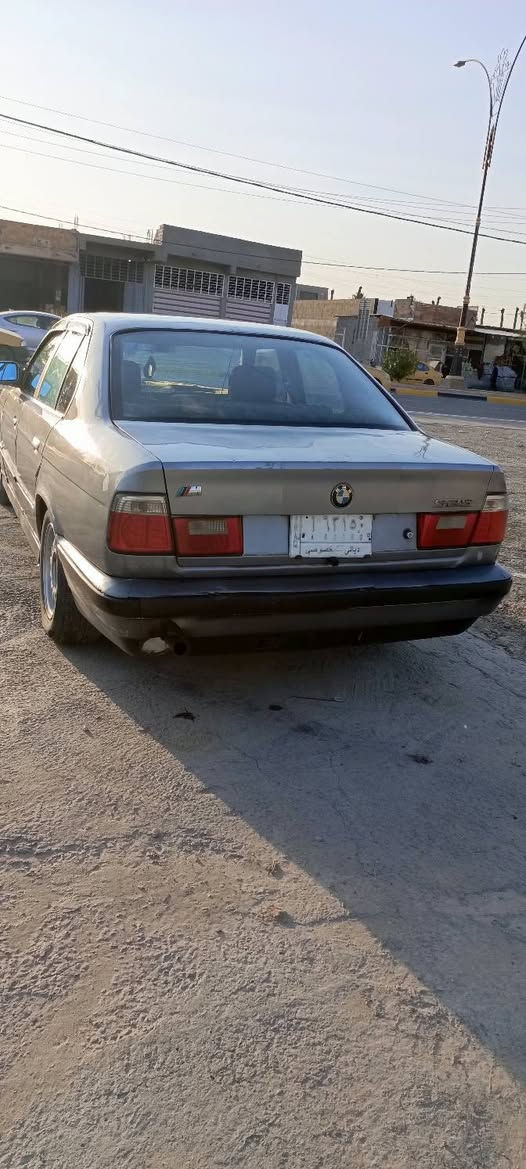 اقرأ التفاصيل قبل ما تراسلني او تخابرني الله يحفظك اقرا التفاصيل
للبيع او مراوس ب٧٠٠ فقط ما اراوس بغير سيارة
السيارة محوره ٣٠٠٠
تبريد ما يشتغل
صاحبها يطلب ورقتين وعليها غرامه ٤٠٠ يعني ٥ أوراق ينزلن من سعرها سنويه ما ساقطه تحويل مباشر رقم ديالى 
محرك وكير وحداديه وكهربائيات كلها شغاله
سعر السيارة ٢٨ ورقه قفل ما بيها مجال ابد
مكاني كربلاء واتواجد ابغداد أيضا
*********** واتساب

