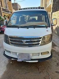 كيا فتون 2008  رقم انكليزي بغداد بأسمي السيارة  07868378113