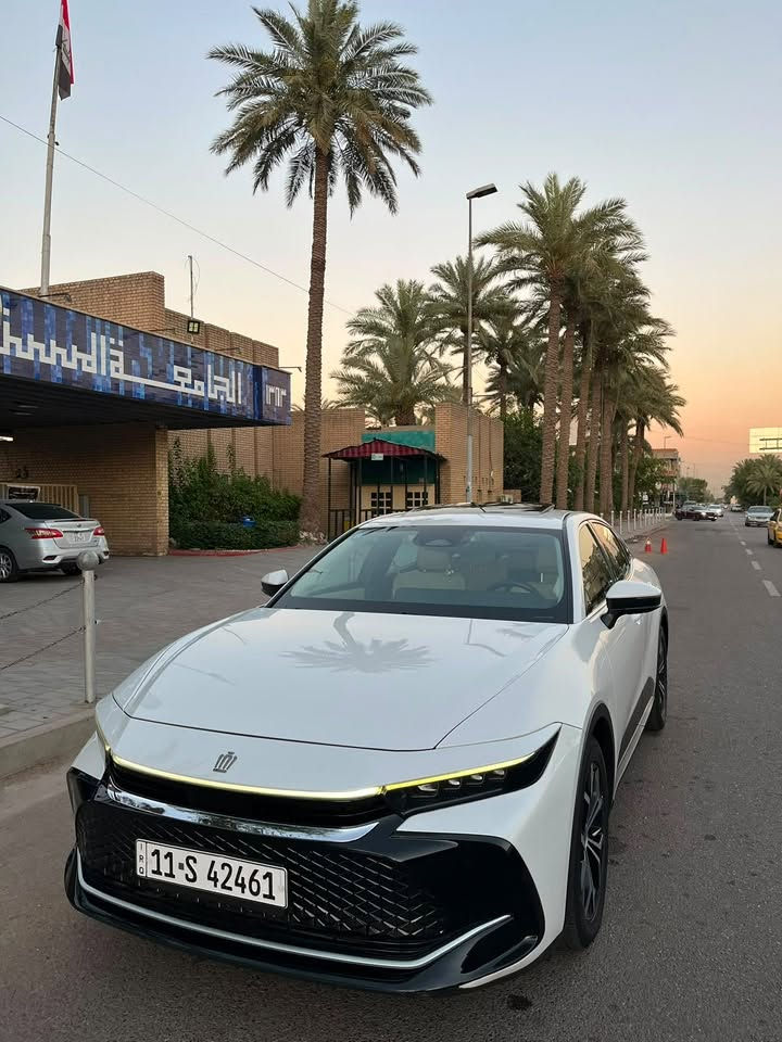 السلام عليكم 
كراون موديل2023 
خليجي وكالة عبد اللطيف 
ممشى 39 KM 
مكفوله ماعدا رصعات خفيفه 
فول موصفات 1/1 
شاشة كبيرة 
فتحه 
رادار امامي 
حساسات 
خمس كامرات 
كشنات تدفئه وتبريد 
سماعات JBL 
ستيرن كهربائي 
أربع عدسات
برده كهرباء 
كشنات خلفيه كهرباء  
سعره 29 ونص بيه مجال 
رقمي *********** 
مكاني شارع فلسطين
