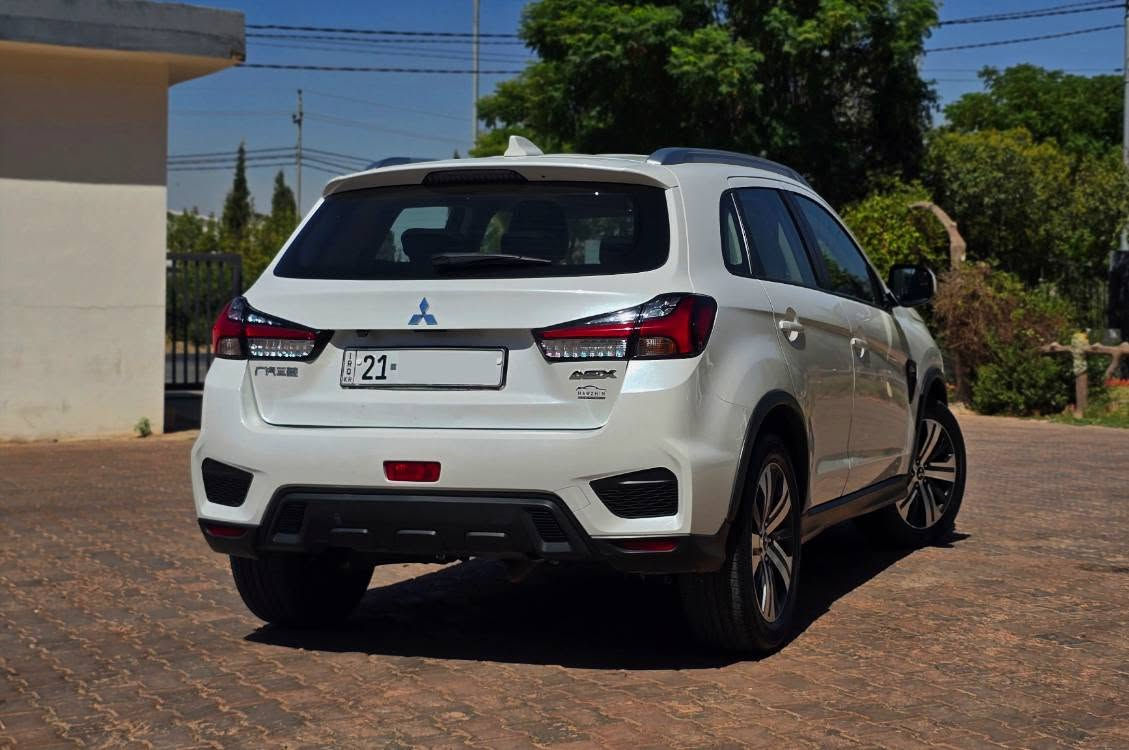 بسم الله الرحمن و الرحيم
*Mitsubishi ASX 2022
*39,000km ڕۆشتووە
* مەکینە 2.0L Mivec
*4 بستۆن
*گێر CVT Automatic
* 2WD
* سلاید
*بەسمە
* شاشە لەمس
* ڕەنگ سپی
* چوار جام کارەبا 
* مواسەفاتی ستاندارد

نرخ: 162 معامەلەی برایەنە
***********
تێبینی/ سەیارەکە هیچ پارچەیەکی نەگۆڕاوە، 
وە گێڕ و مەکینەی مەزبووت سەیارەیەکی هەتا بڵێی بێ سەر ئێشەیە و ڕۆنی ئەسڵی تێکراوە، 
بەنزینی محەسەنی زۆر باشی تێکراوە هەمووکات، سەیارەکە بە سفری شەریکە دەرمانهێناوە بە ناوی خۆمانەوەیە، تەنها پشتەوەی تەعدیلێکی بۆ کراوە و چاکراوەتەوە.

لەگەڵ ڕێزدا... السليمانية, العراق
