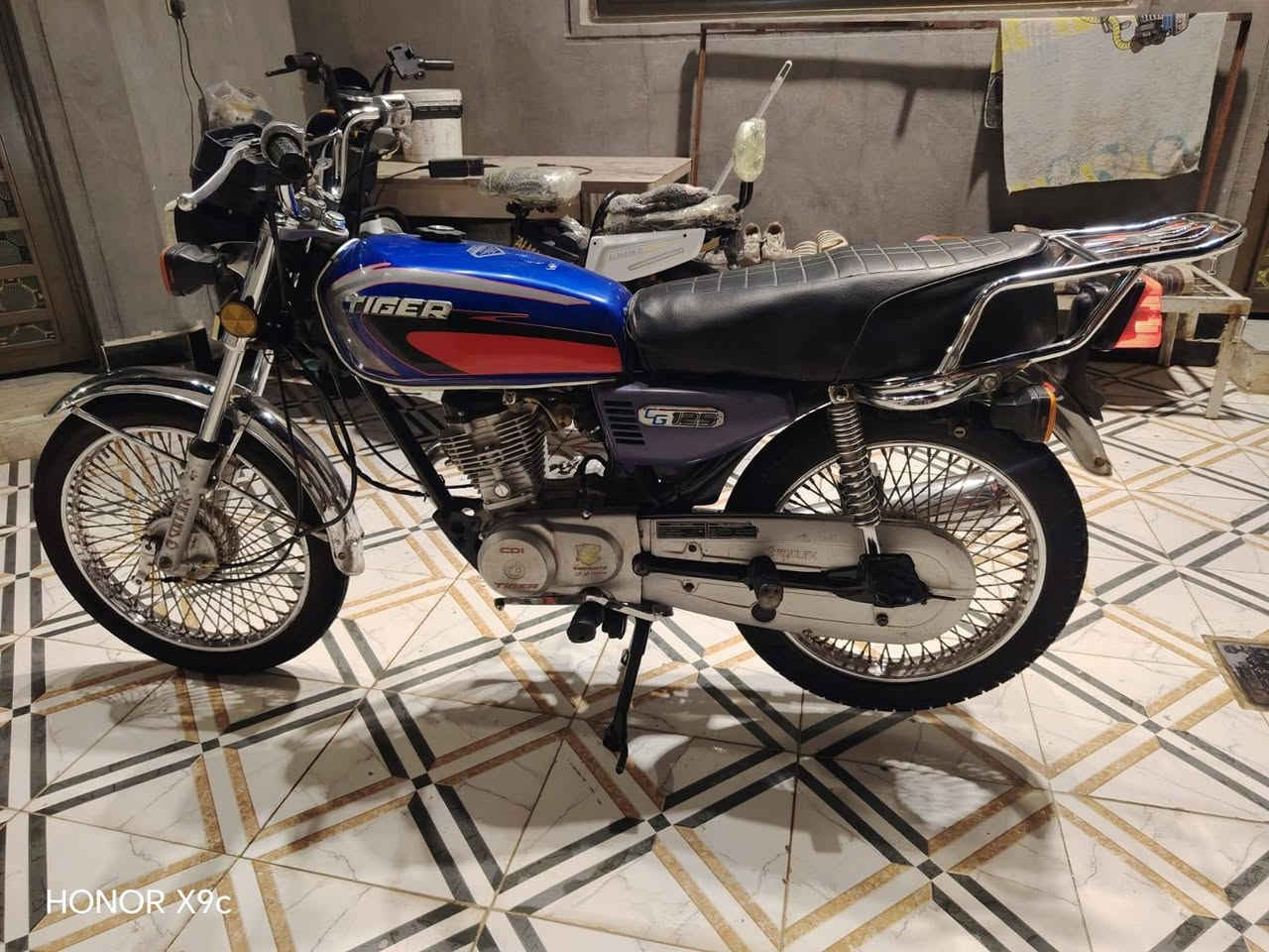 تحية طيبة 🌹🏍️
دراجة تايكر 21باب اول
مكينة مفتوحة مرة وحدة وشغل درجة اولة
كلها بلاد مكاني واسط العزيزية أوراق بغداد
السعر ٤٧٥ وبيها مجال قليل جناية فقط بياع شراي ماابيع
***********
***********
