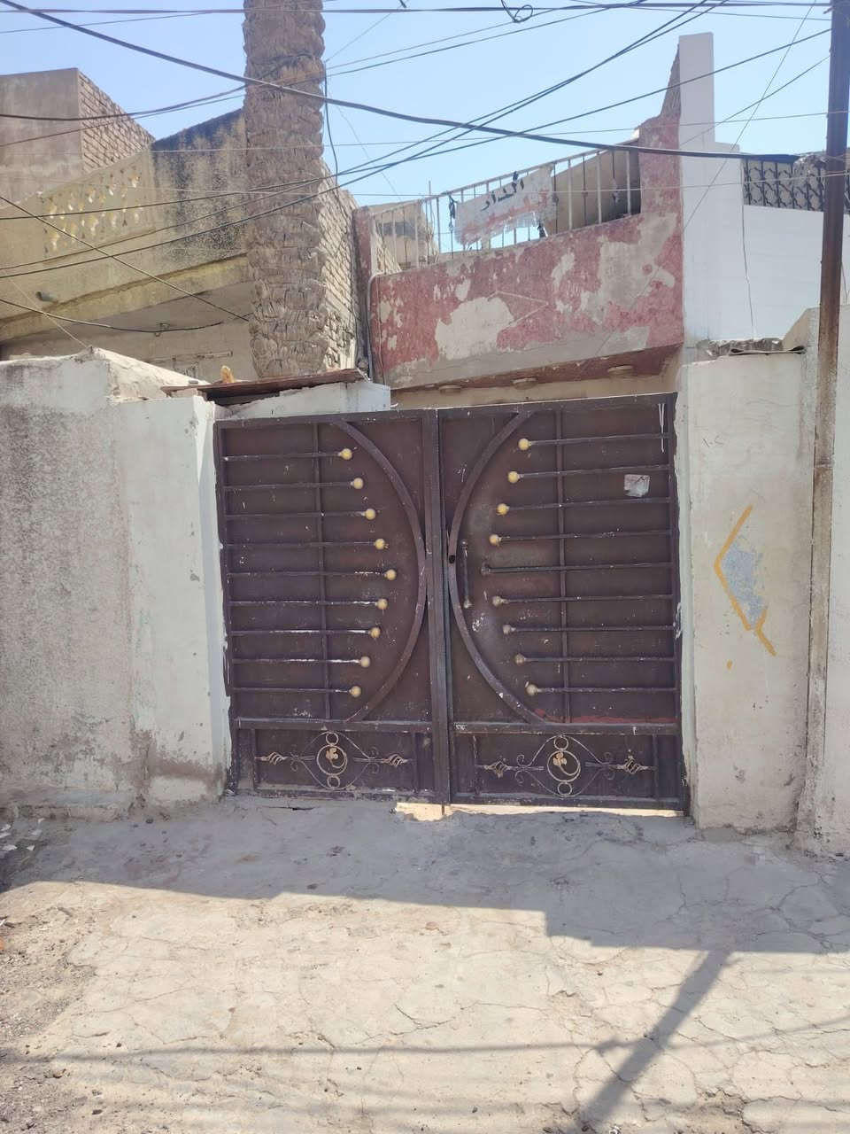 بيت لبيع مساحة 75 متر واجهية 4 ال ربع  طابق واحد عكاد السعر 130 بية مجال قليل العنوان نعيرية يم مدرسة سومر شارع عريض مربع الذهبي السعر 130 بية مجال لطبين رقم الموبايل ***********
