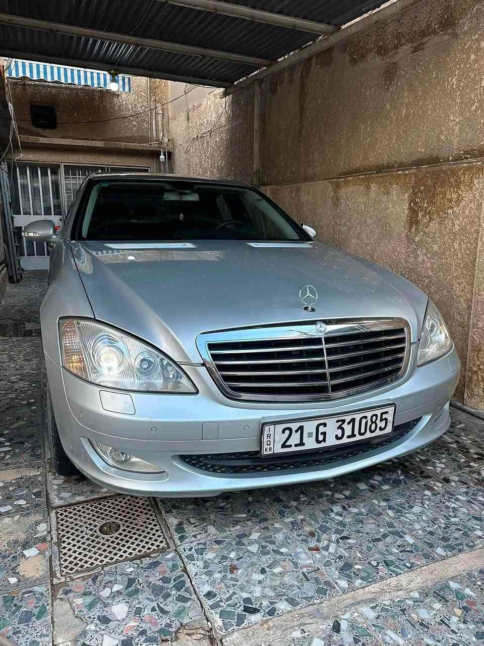 السلام عليكم
مرسيدس w221 2006  رقم سليمانيه الجديد 
السياره وارد يابان s350  بيها ثلاث قطع ونص كلير من اليابان 🇯🇵 
السياره ماشيه 160 كيلو فقط 
بدون اي نقص السياره ابد  صفر مسج 
صندوق شفط
جوبلسات 
لايت ديناميكي متحرك
مري شفط
كشنات تدفئه 
فتحه 
وبيها هواي مواصفات معروفه مواصفات الآس 
مكان السياره بغداد البلديات 
السعر مناسب جداً 145 ورقه 

*********** بغداد, العراق
