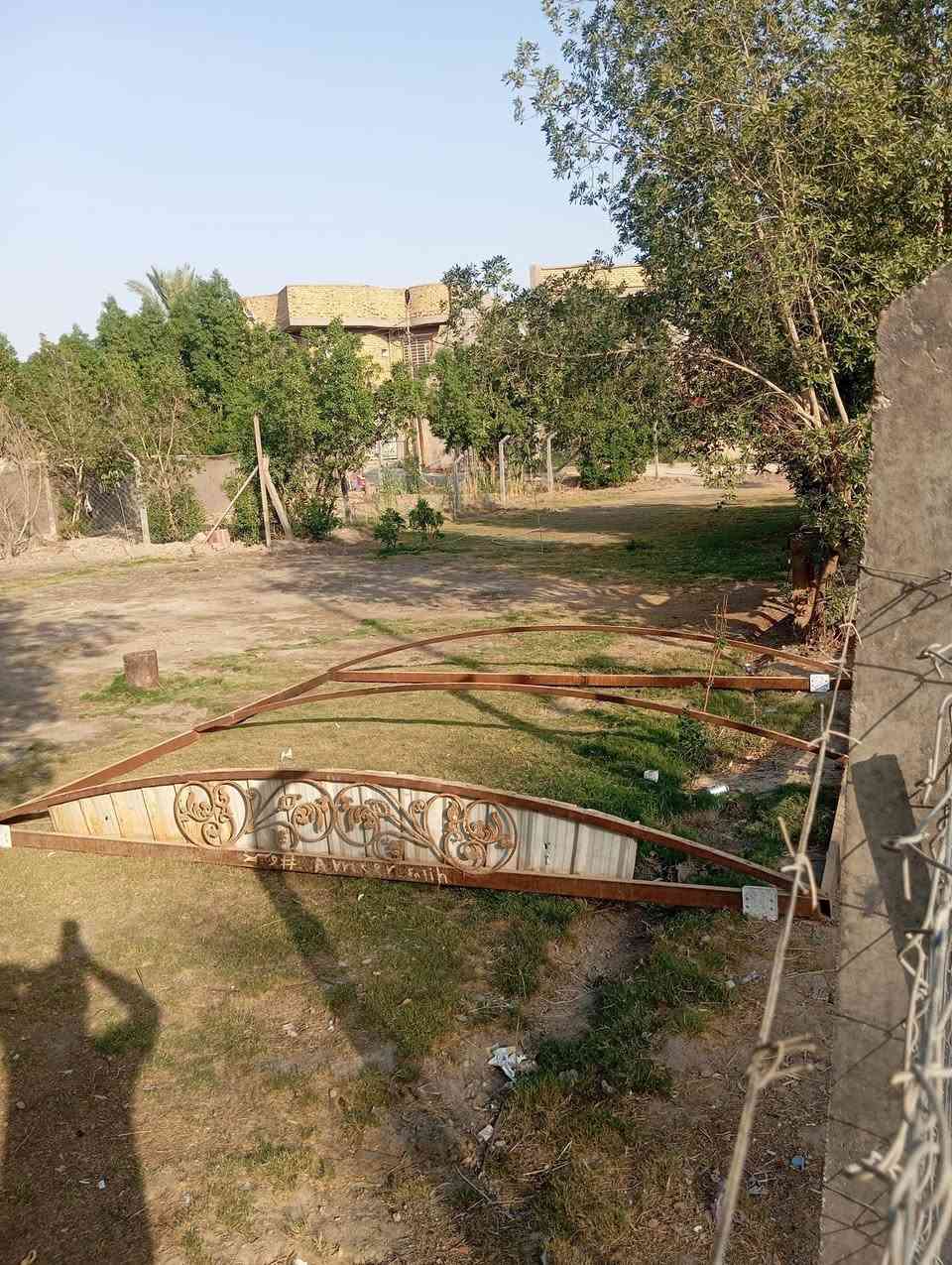 سلام عليكم شباب سقيفه للبيع المكان بابل ابو غرق حي السلام الشراي يجي خاص الطول 4 والعرض 4

