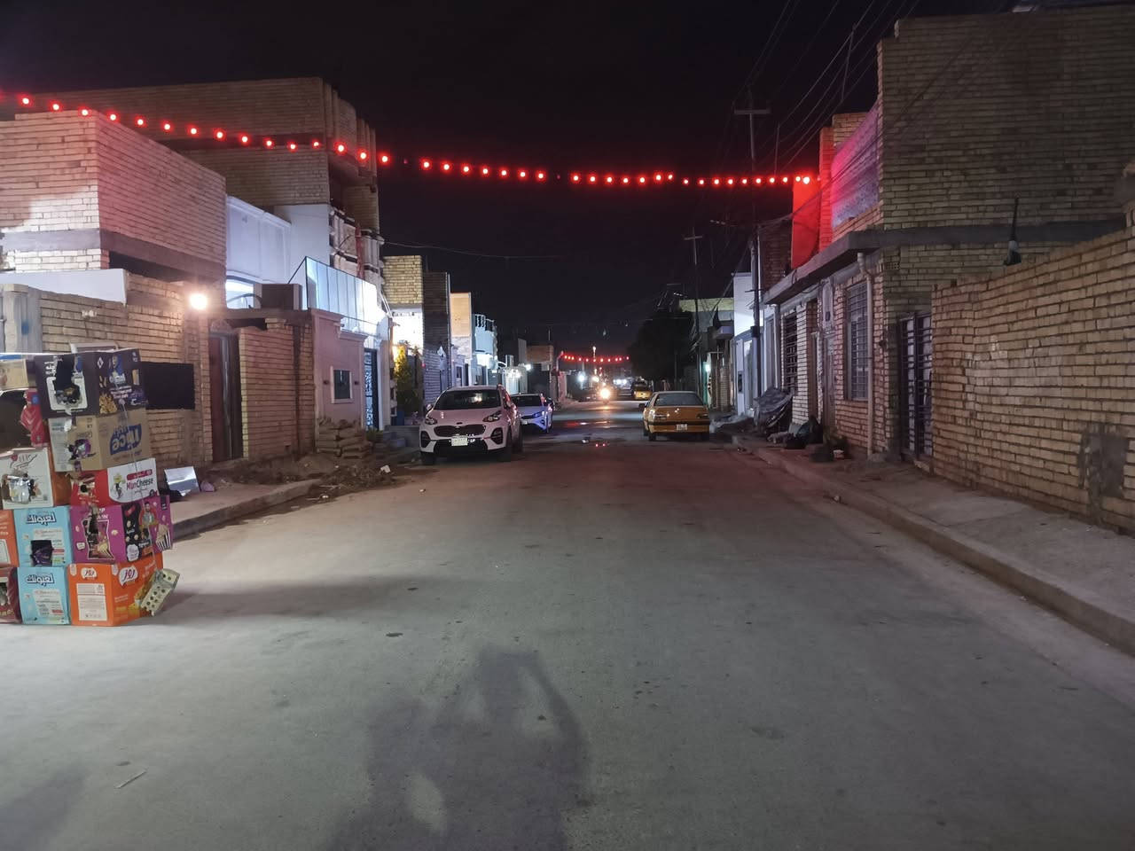 سلام عليكم 100 متر للبيع مقابيل زنود ست الحمداني شارع ابو الهيل طابقين طابق ثاني هيكل عوزه سقف وطابق الارضي عوزه ارضيه وكم ملاحضه 
***********
